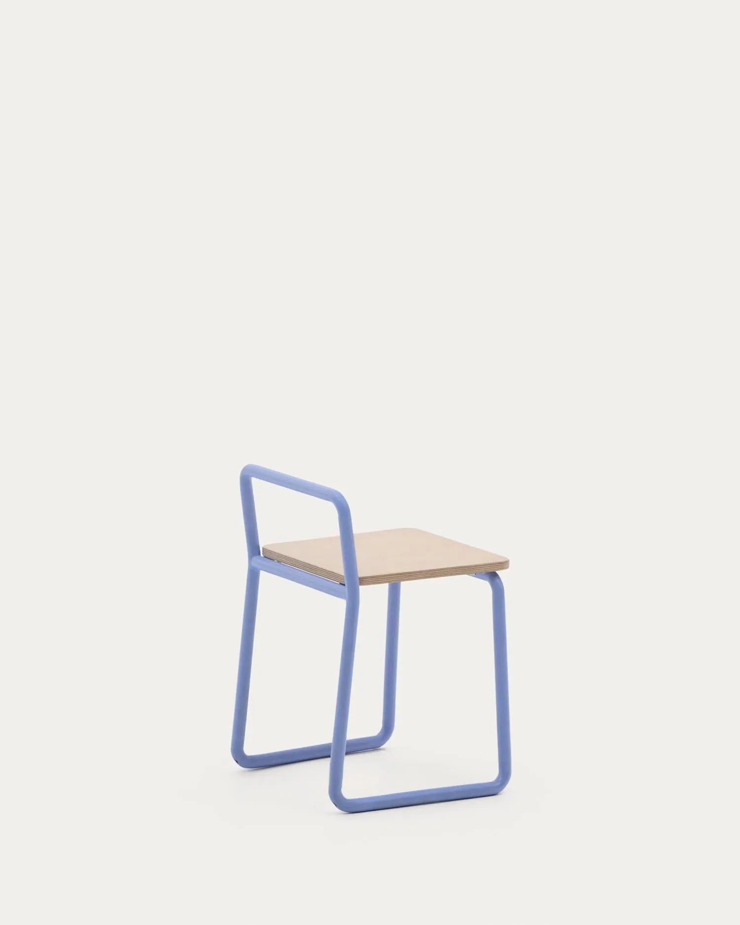 Eleganter Stuhl aus Eschenfurnier mit blauem Metallgestell, vereint modernes Design und Komfort für stilvolles Wohnen.