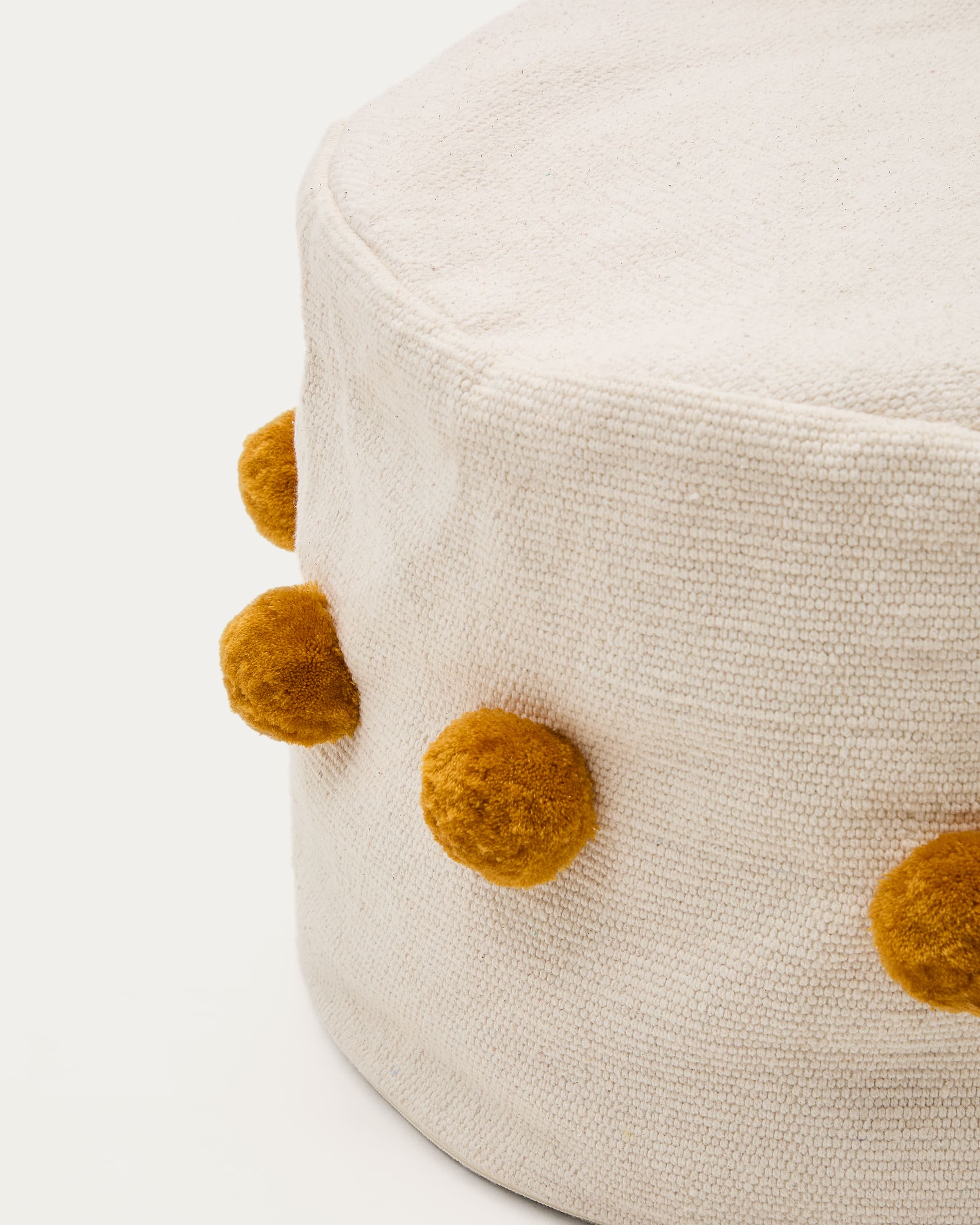 Manua bean bag in beige cotton with mustard-colored tassels Ø 40 cm