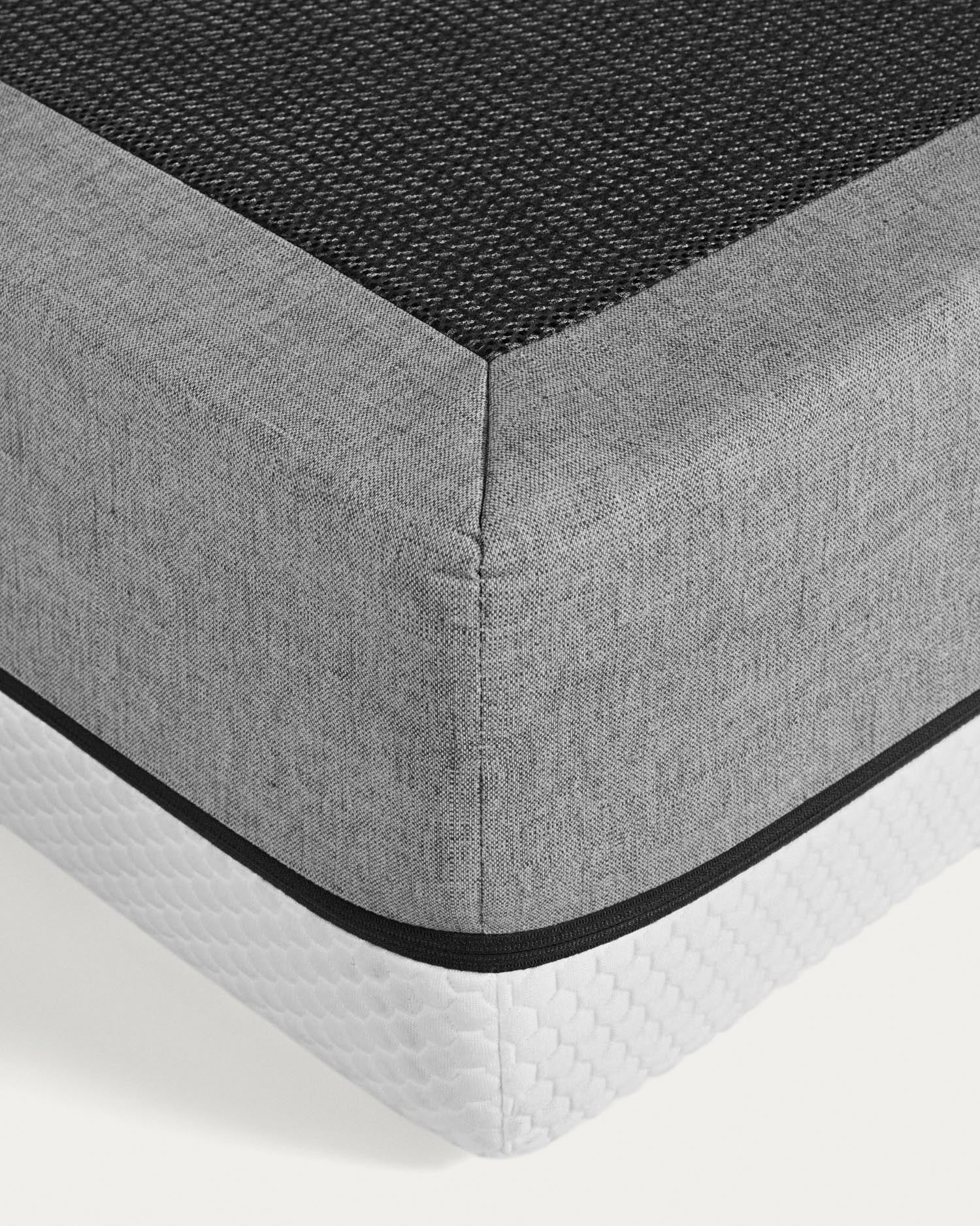 Viskoelastische Matratze Eva 90x190 cm von Kave Home, abnehmbarer Bezug, ideal für erholsamen Schlaf und höchsten Komfort.