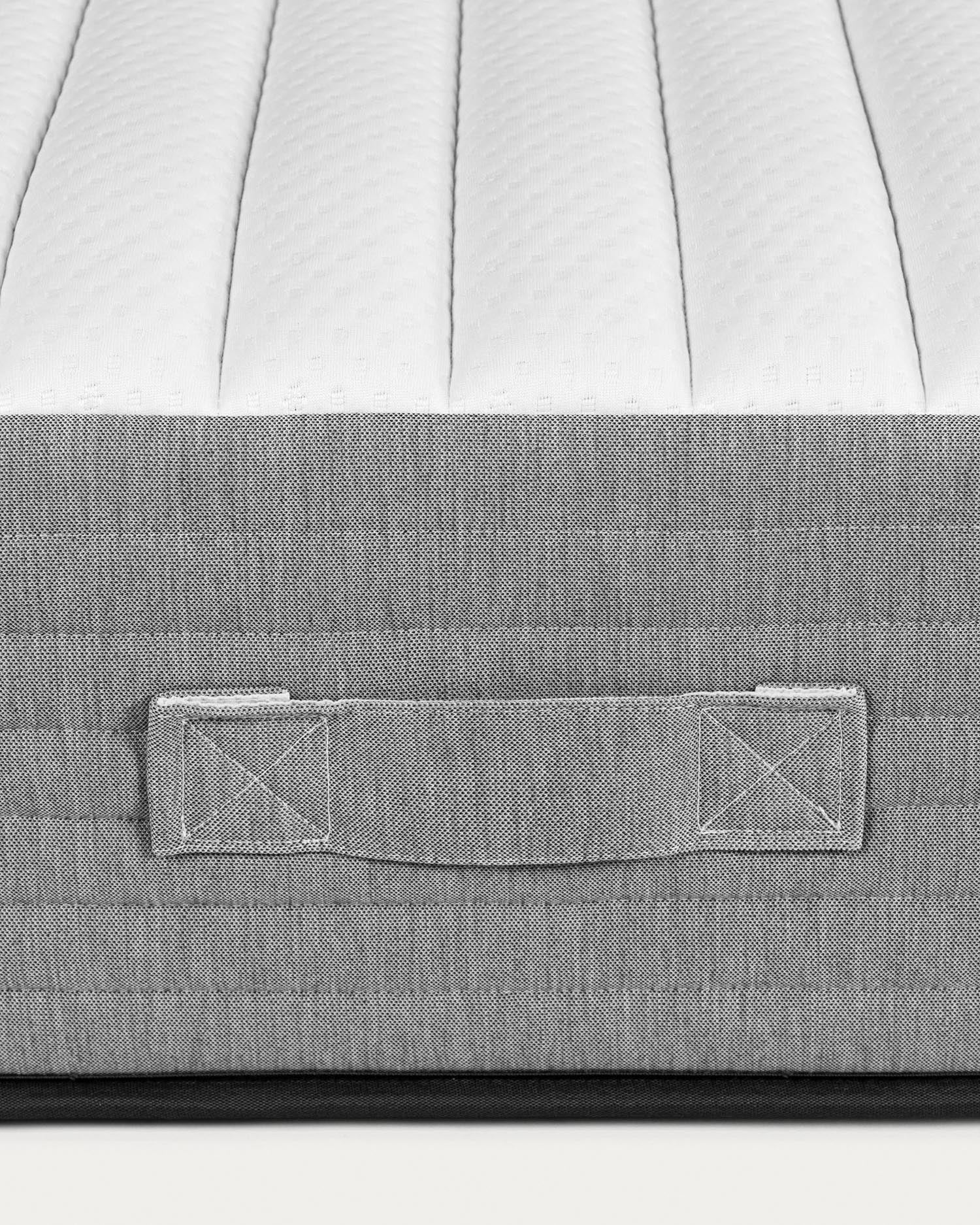 Genießen Sie optimalen Schlafkomfort mit der Juno Taschenfederkernmatratze 90 x 190 cm von Kave Home – ideal für erholsame Nächte und individuelle Unterstützung.