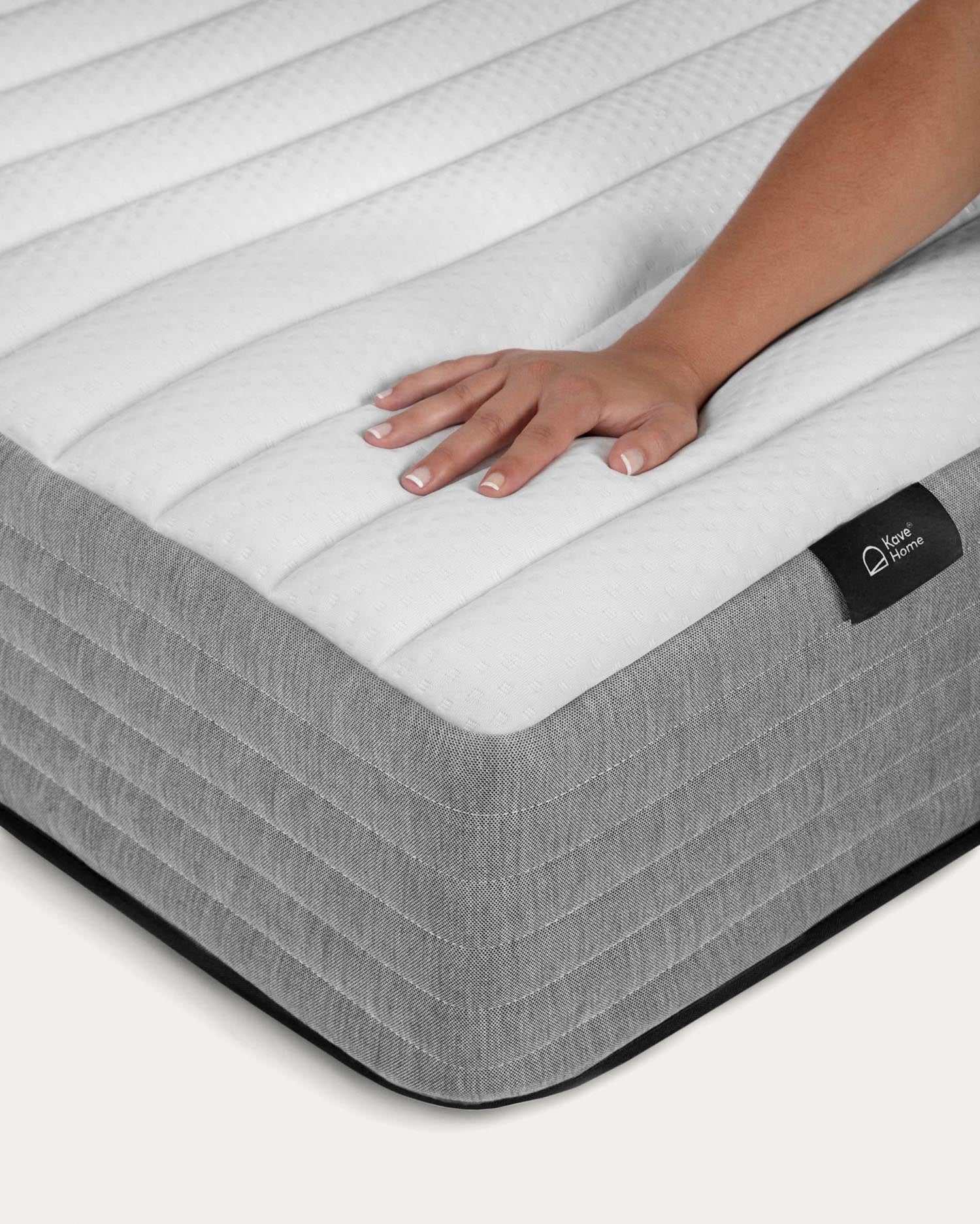 Die Yoko Matratze 90x190 cm von Kave Home bietet optimalen Komfort durch ergonomisches Design und hochwertigen Schaumstoff.