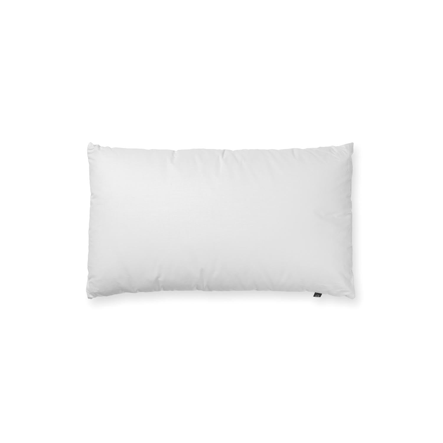 Nyla Mikrofaser-Kissen 70 x 40 cm in Weiss präsentiert im Onlineshop von KAQTU Design AG. Kissen ist von Kave Home