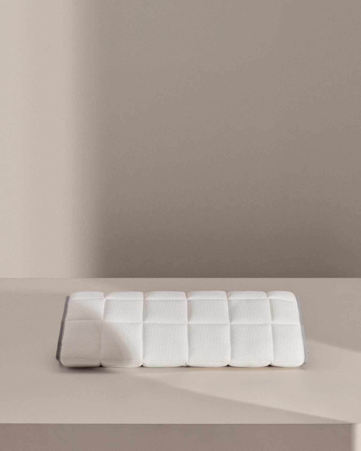 Topper Freya 90 x 200 cm in Weiss, Grau präsentiert im Onlineshop von KAQTU Design AG. Matratze ist von Kave Home