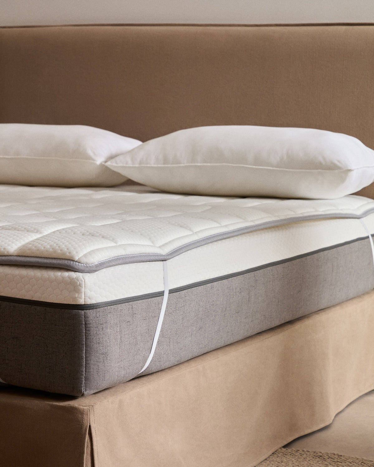 Freya Matratzen Topper 180 x 200 cm in Weiss präsentiert im Onlineshop von KAQTU Design AG. Matratze ist von Kave Home