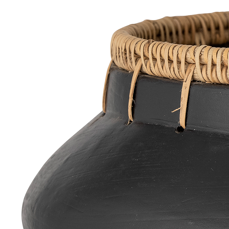 Dixon Deko-Schale, Schwarz, Terrakotta in Black präsentiert im Onlineshop von KAQTU Design AG. Vase ist von Bloomingville