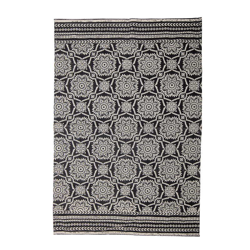 Aco Teppich, Schwarz, Baumwolle in Black präsentiert im Onlineshop von KAQTU Design AG. Teppich ist von Bloomingville
