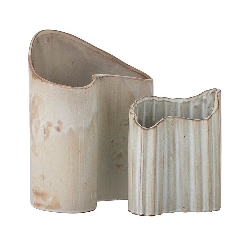 Henaj Vase, Braun, Steingut in Brown präsentiert im Onlineshop von KAQTU Design AG. Vase ist von Bloomingville