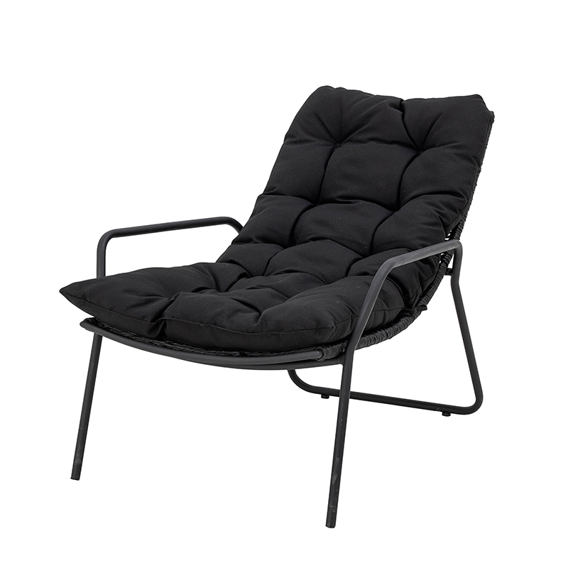 Boel Liegestuhl, Schwarz, Metall in Black präsentiert im Onlineshop von KAQTU Design AG. Outdoor-Sessel ist von Bloomingville