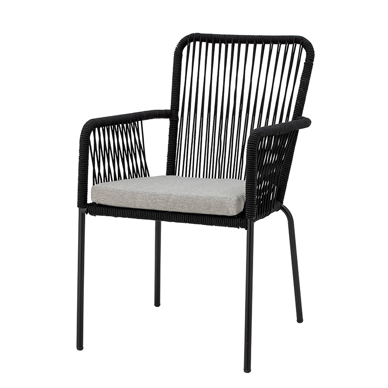 Santino Esszimmerstuhl, Schwarz, Metall in Black präsentiert im Onlineshop von KAQTU Design AG. Stuhl mit Armlehnen ist von Bloomingville