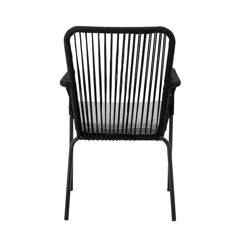 Santino Esszimmerstuhl, Schwarz, Metall in Black präsentiert im Onlineshop von KAQTU Design AG. Stuhl mit Armlehnen ist von Bloomingville