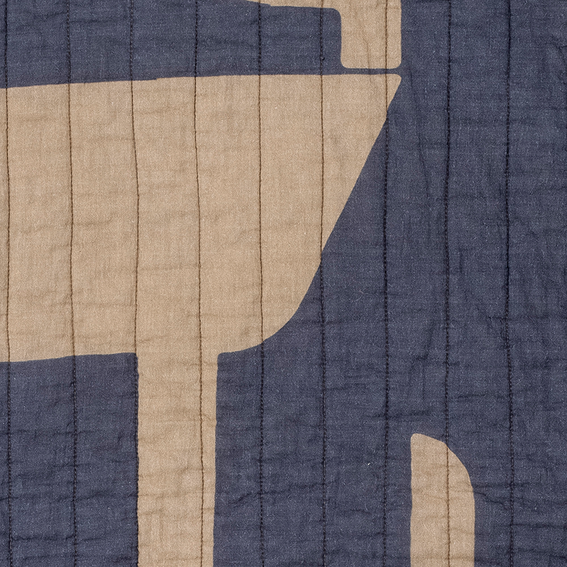 Roosi Quilt, Blue, Baumwolle in Blue präsentiert im Onlineshop von KAQTU Design AG. Wolldecke ist von Bloomingville