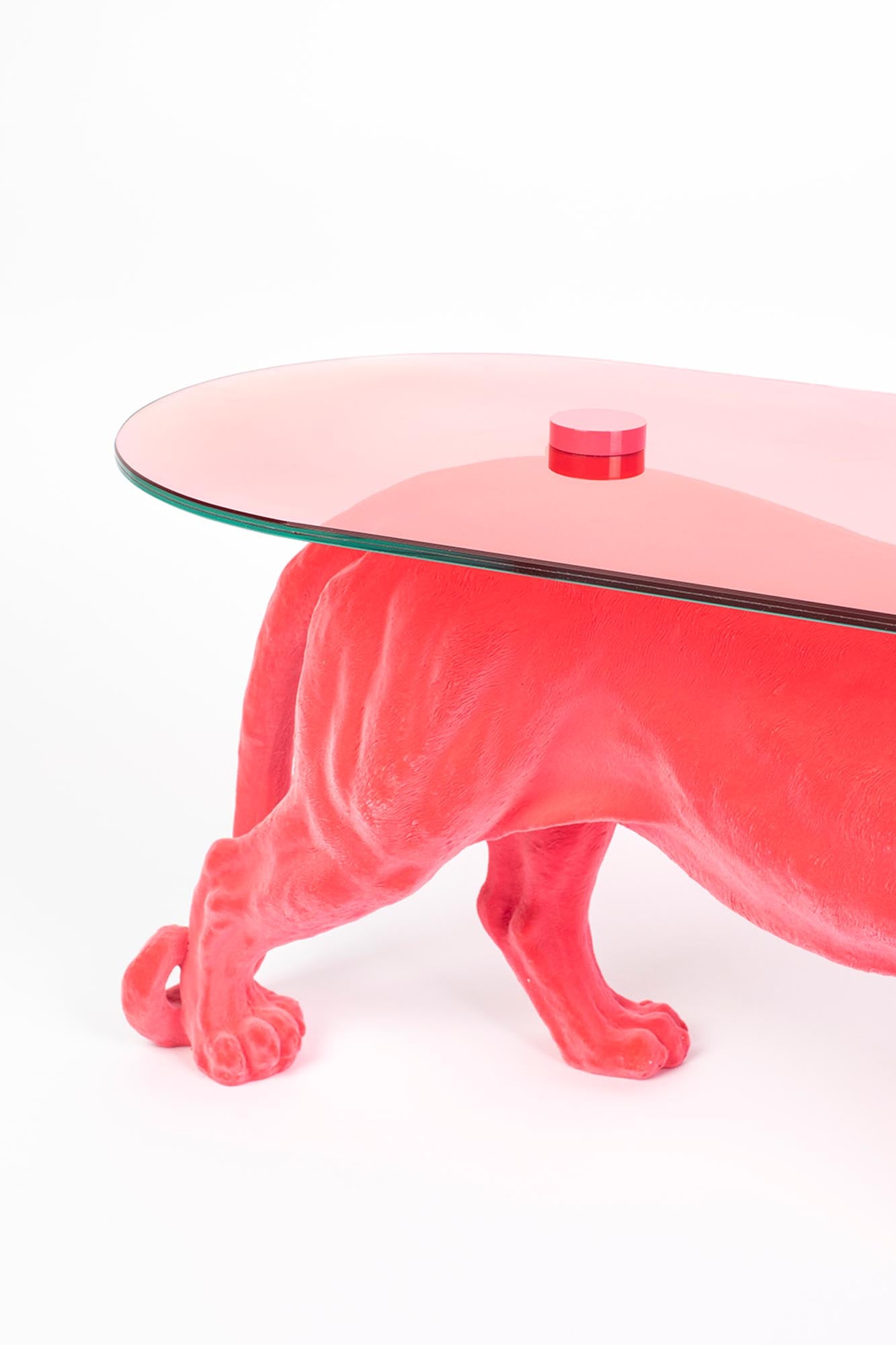 Der DOPE AS HELL Beistelltisch von Bold Monkey: Stilvolles Design, pflegeleichtes MDF, robuste Metallbeine. Perfekt für Wohnzimmer & Schlafzimmer.