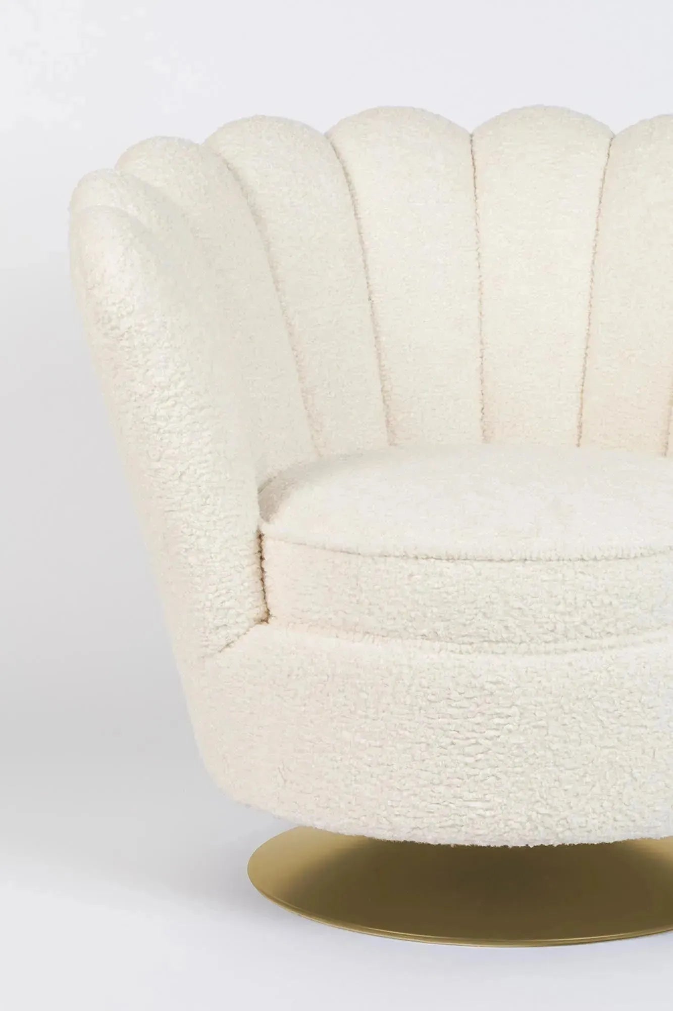 Extravagante Muschel-Lounge von Bold Monkey: Komfort trifft Stil.