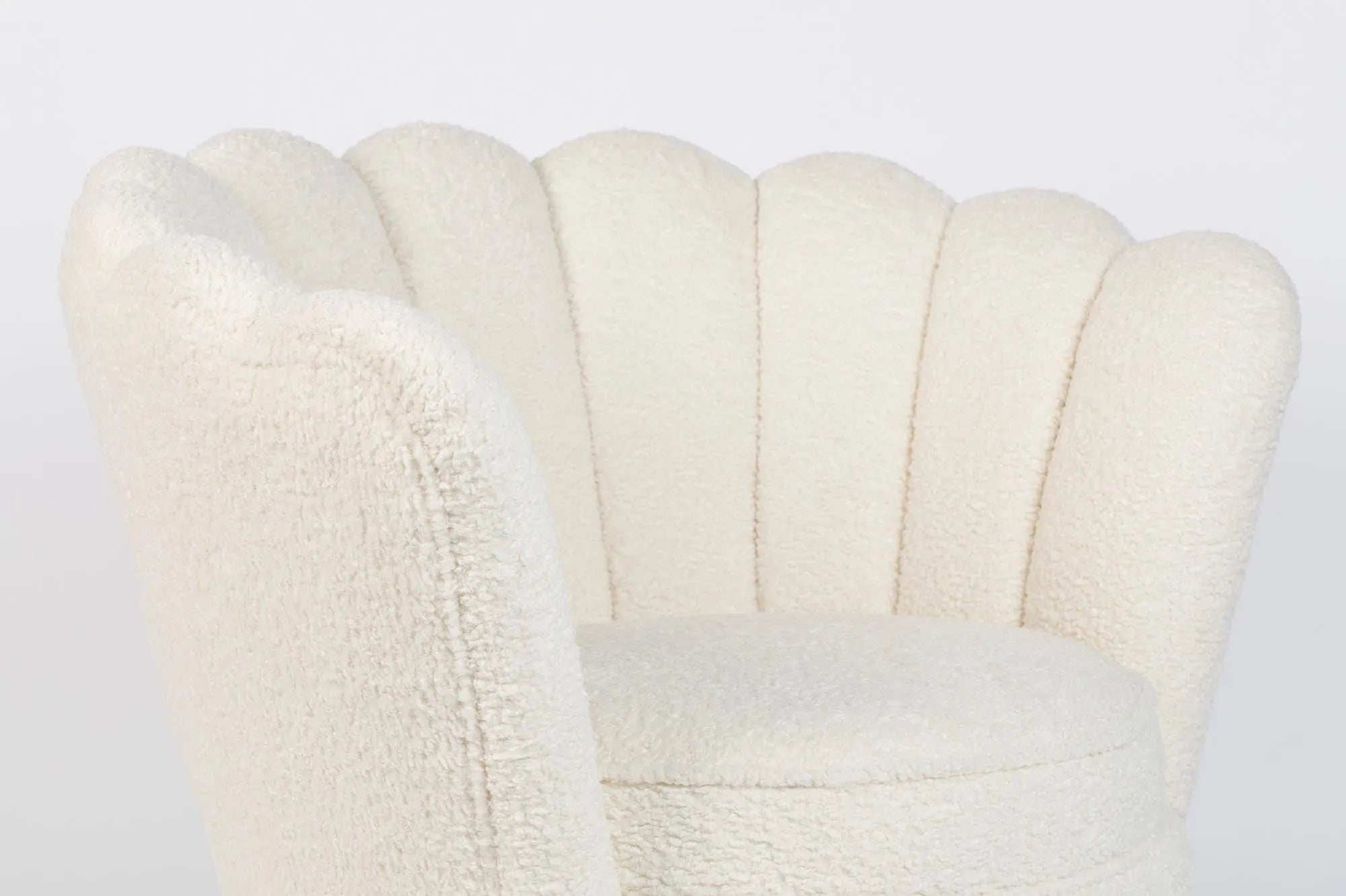 Eleganter Muschel-Sessel von Bold Monkey: Stil trifft Komfort.