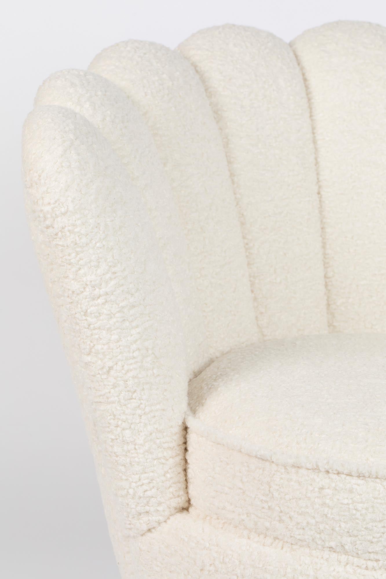 Luxuriöser Muschel-Loungesessel von Bold Monkey: Stilvoller Komfort.