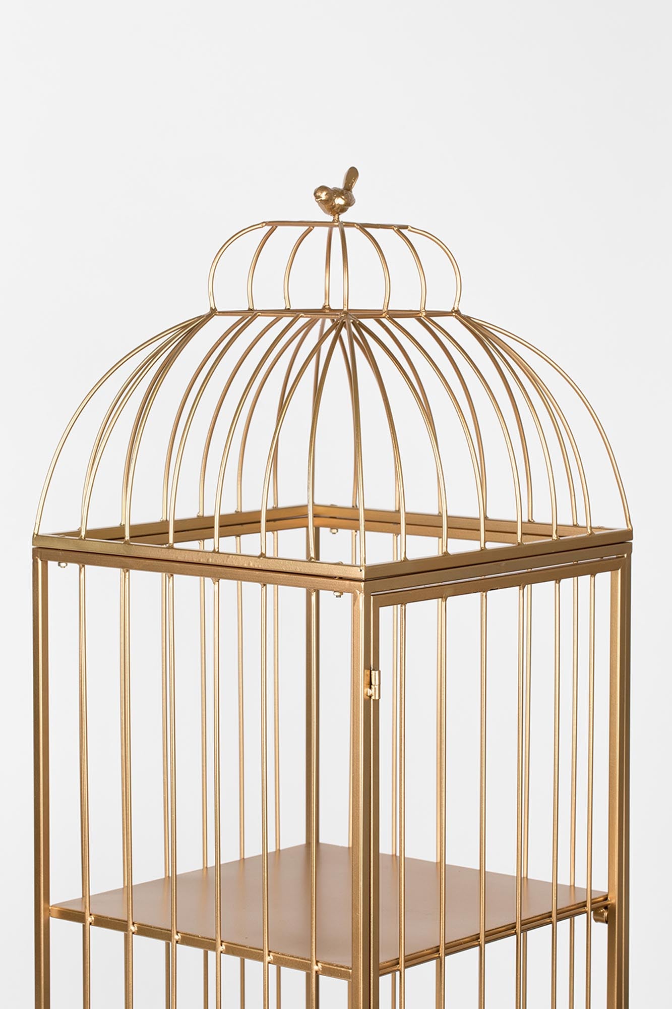 Entdecken Sie das stilvolle UNLOCK ME Cabinet von Bold Monkey – ein einzigartiges Möbelstück, das Eleganz und Funktionalität vereint.
