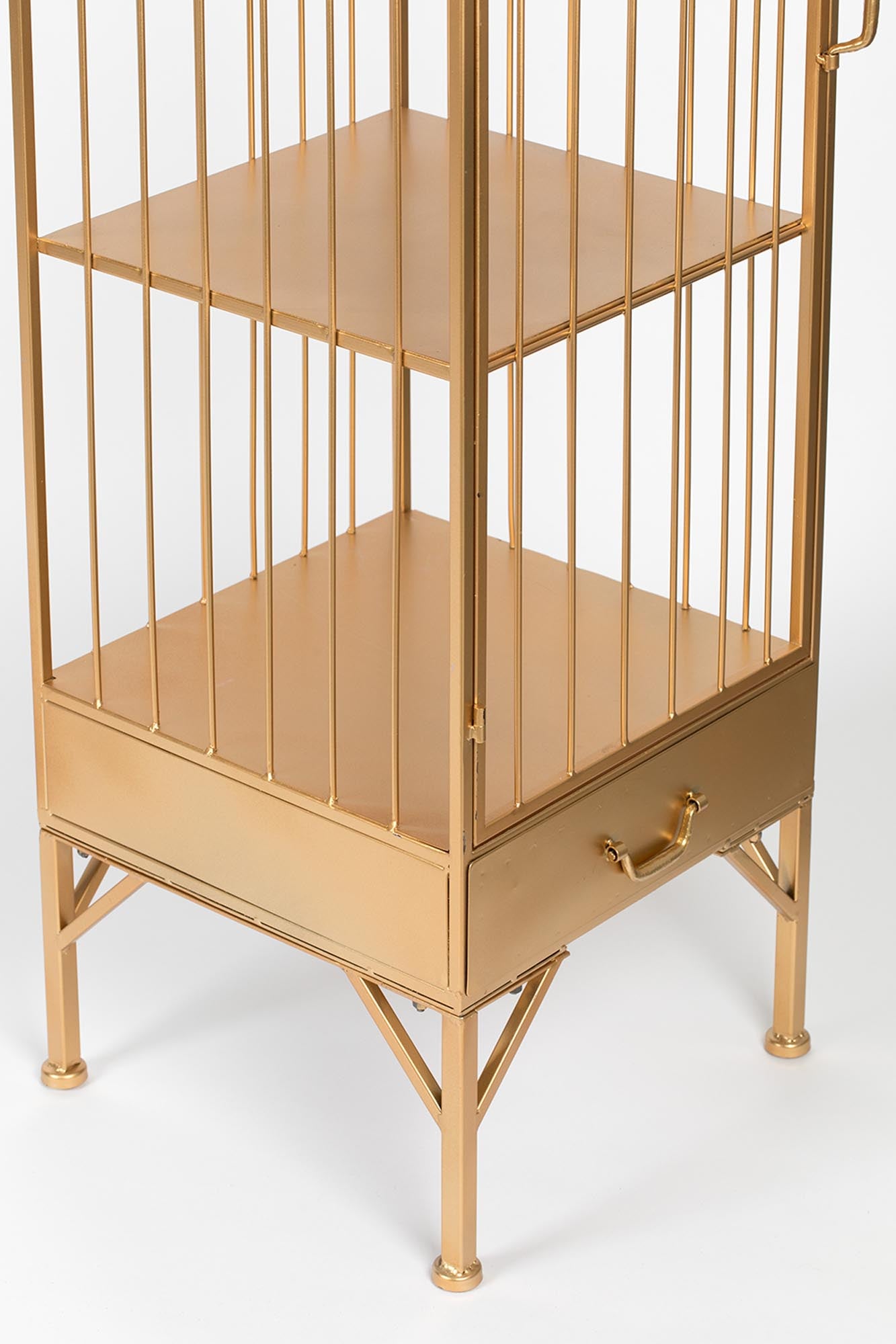 Das UNLOCK ME Cabinet von Bold Monkey: Elegantes Design, viel Stauraum, hochwertige Materialien, raffinierter Schlossmechanismus.