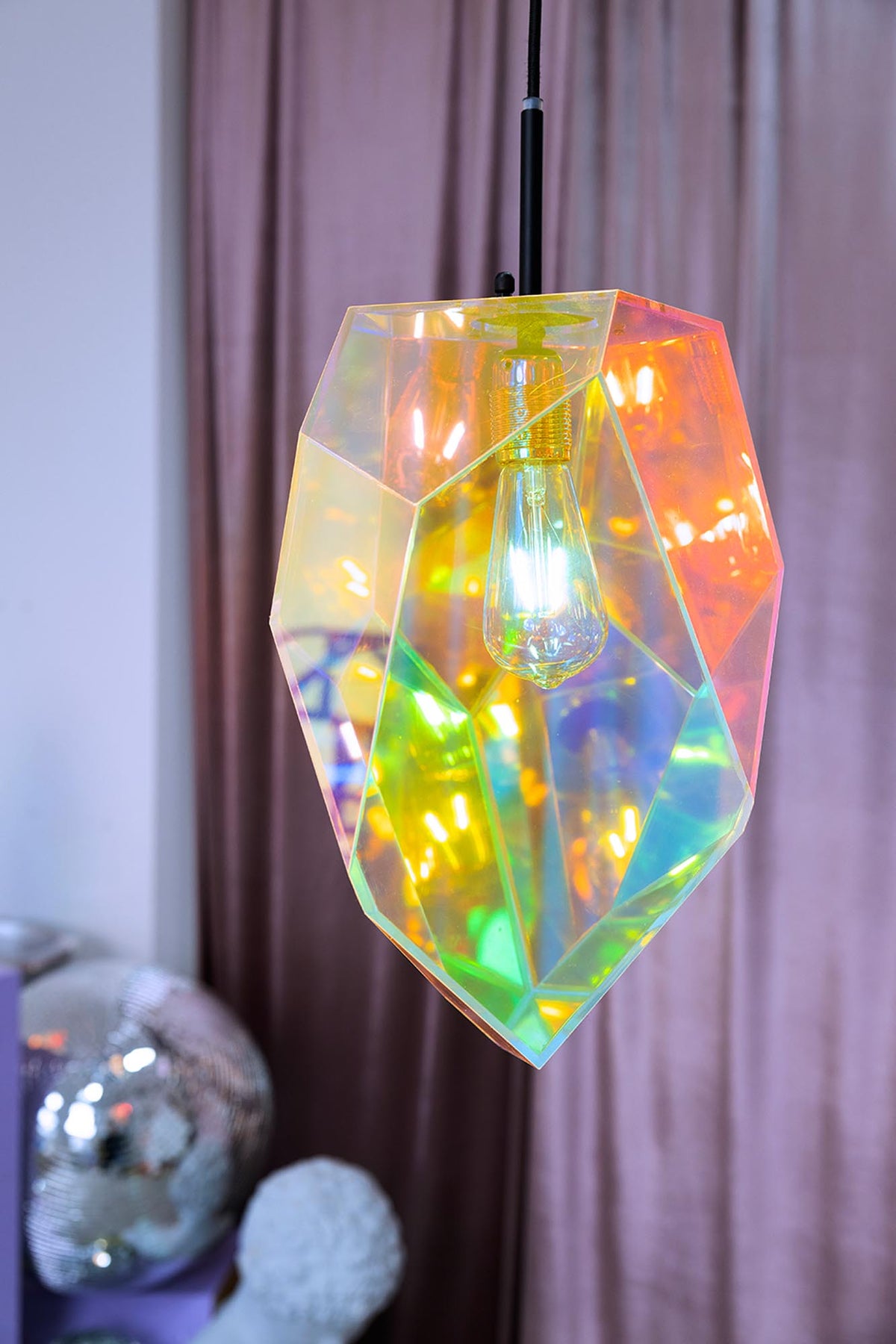 DIAMOND DEAR Pendellampe in Mehrfarbig präsentiert im Onlineshop von KAQTU Design AG. Pendelleuchte ist von Bold Monkey