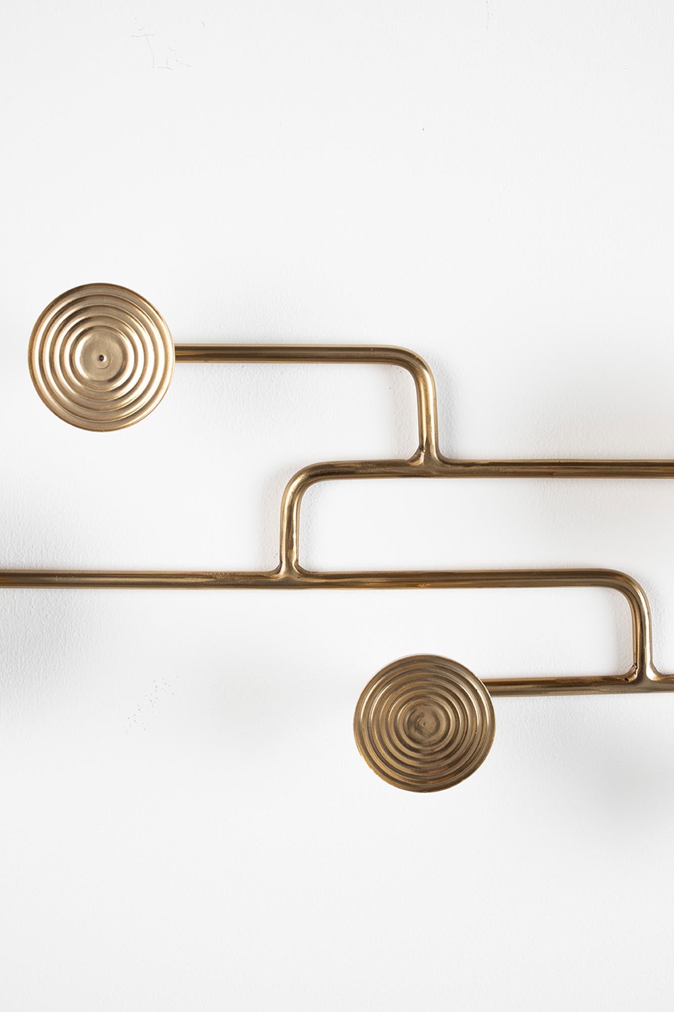 Kleiderhaken HYPNOTISING in Gold präsentiert im Onlineshop von KAQTU Design AG. Kleiderhaken ist von Bold Monkey