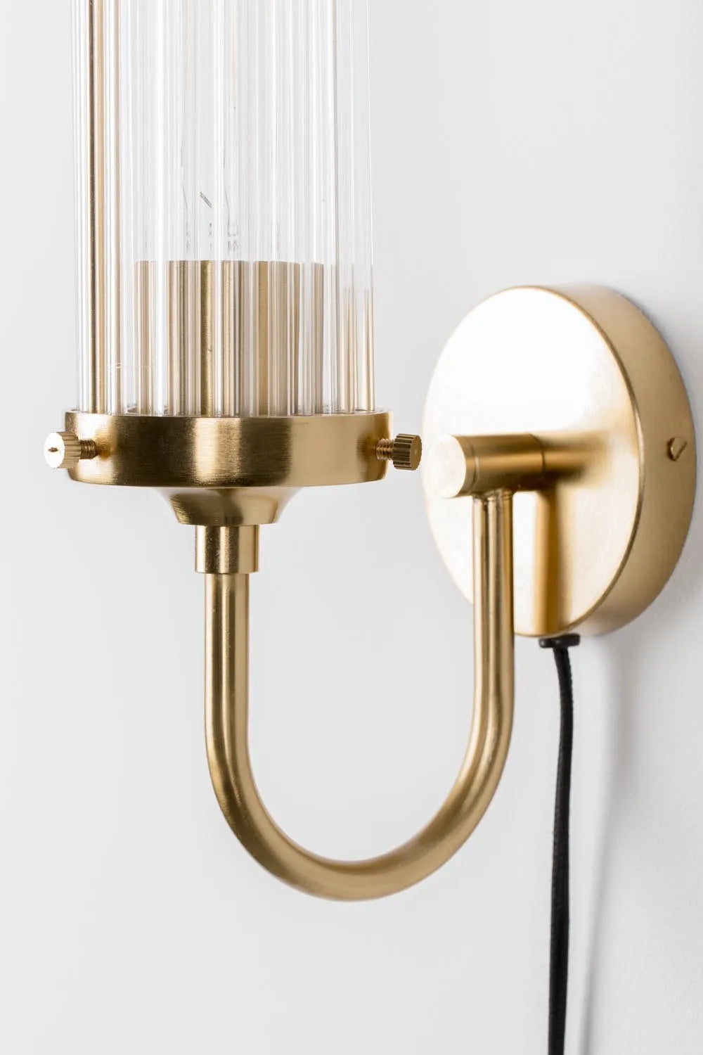 Angel On Fire: Stilvolle Wandlampe für moderne Wohnräume.