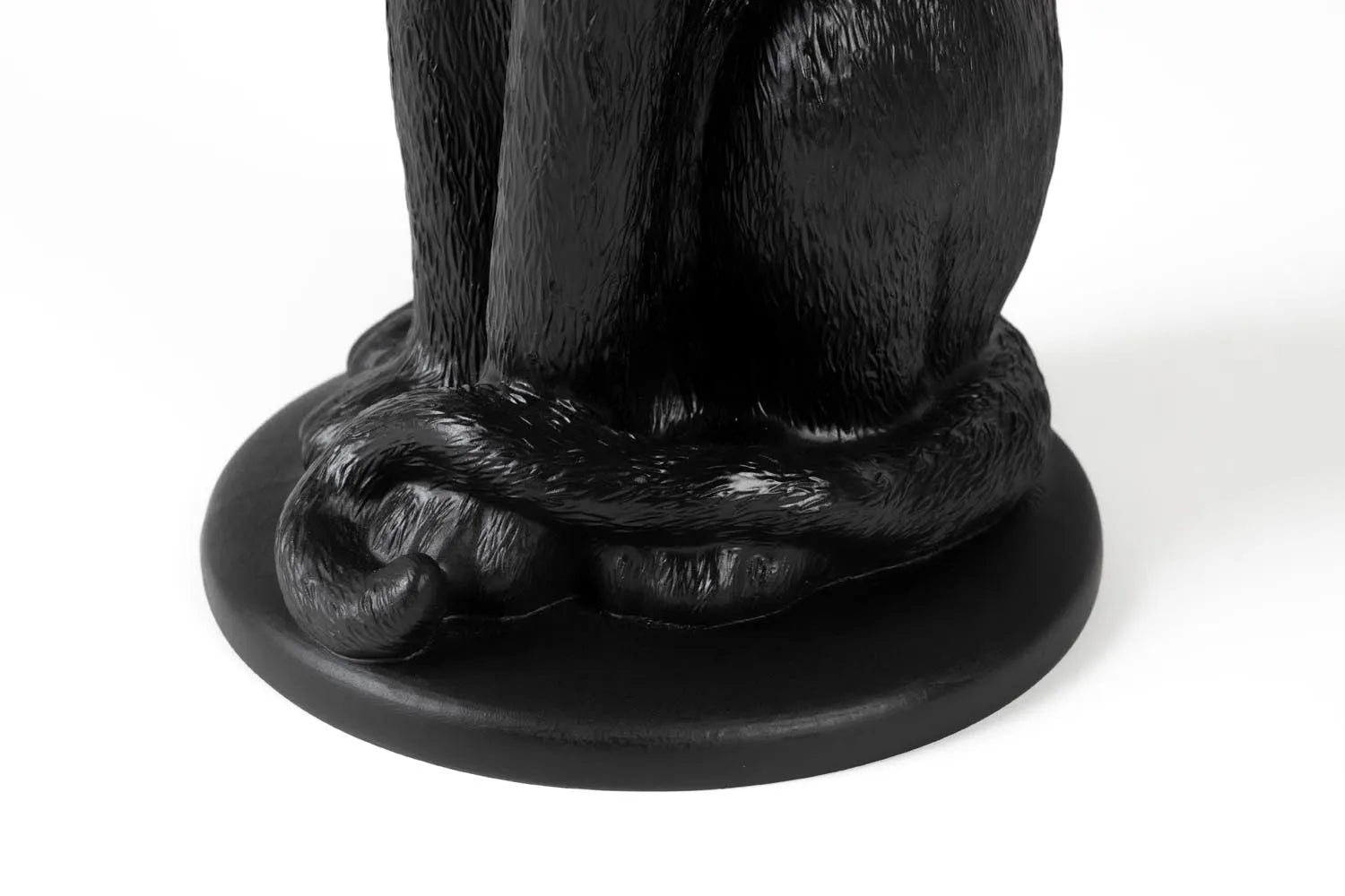 Majestätischer Panther-Tisch mit Krone, ein Kunstwerk von Bold Monkey.