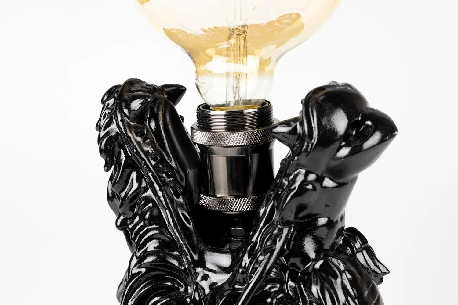 Einzigartige Tischlampe Dragonized Bastard von Bold Monkey.