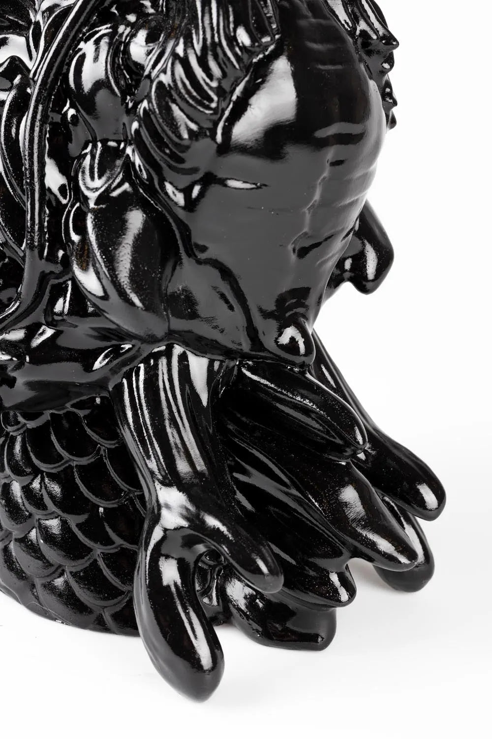 Drachenverzierte Vase von Bold Monkey für extravagante Raumakzente.