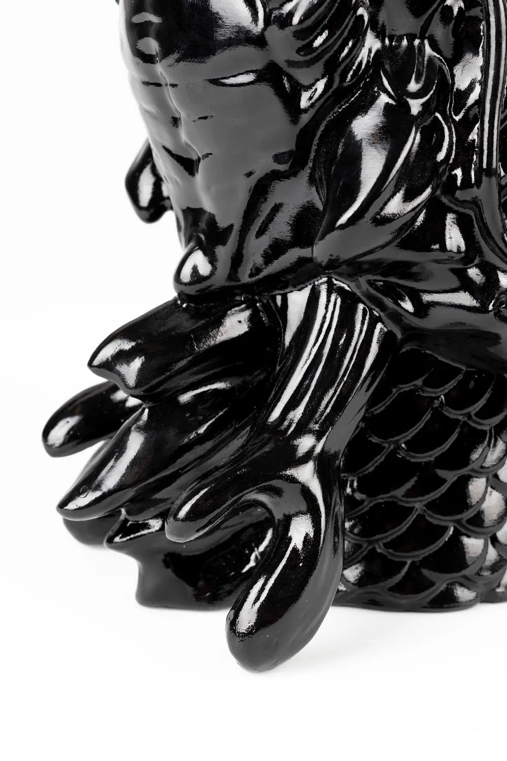 Drachenkunst-Vase von Bold Monkey: Einzigartiger Blickfang im Raum.