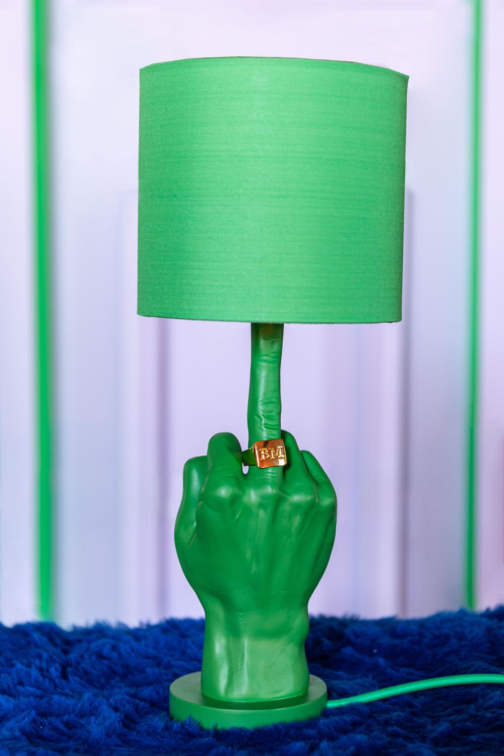 Elegante Tischlampe „What If“ von Bold Monkey für modernes Ambiente.