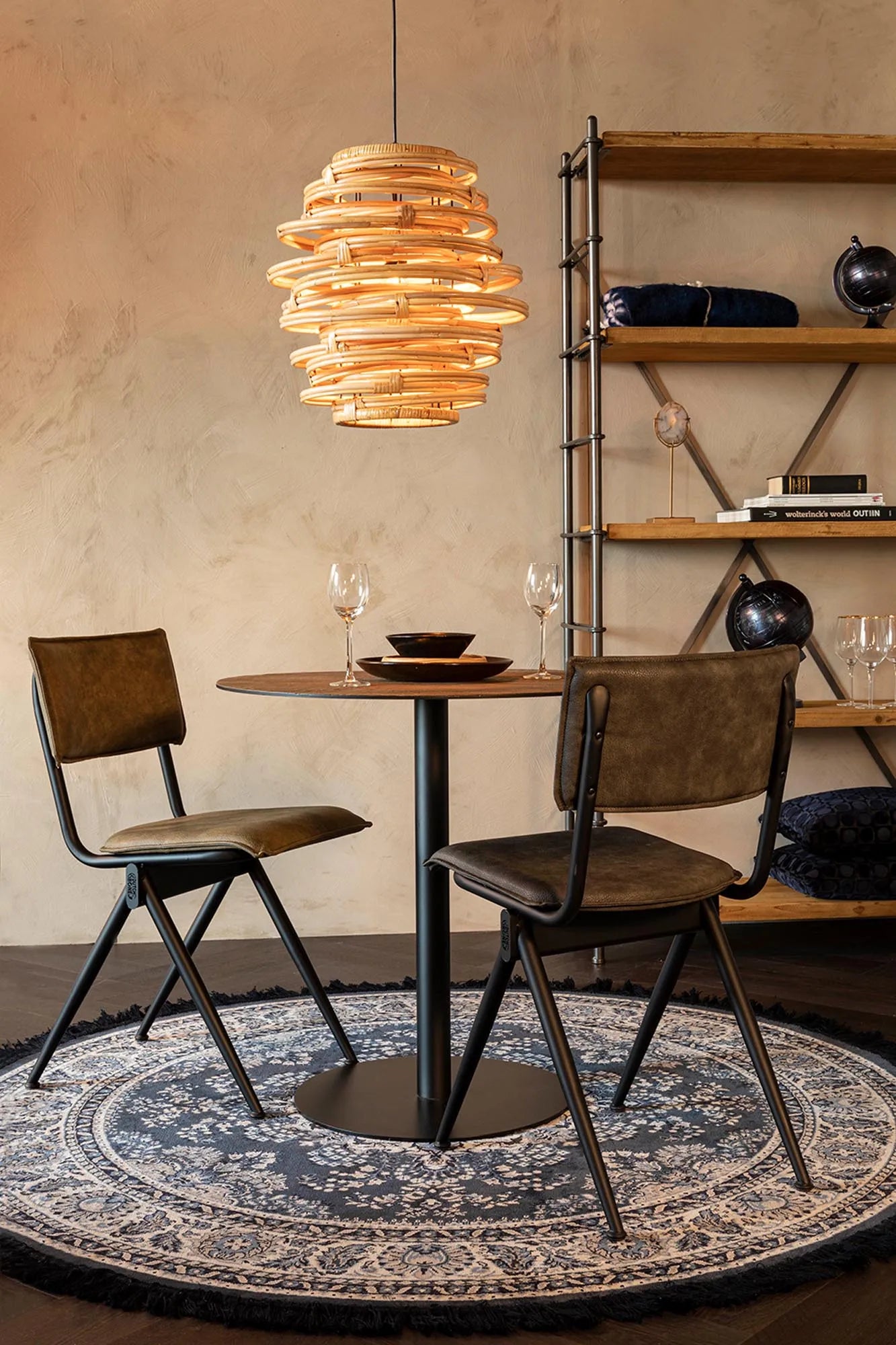 Dutchbone New Willow: Eleganter Stuhl für zeitgemäßes Interieur.