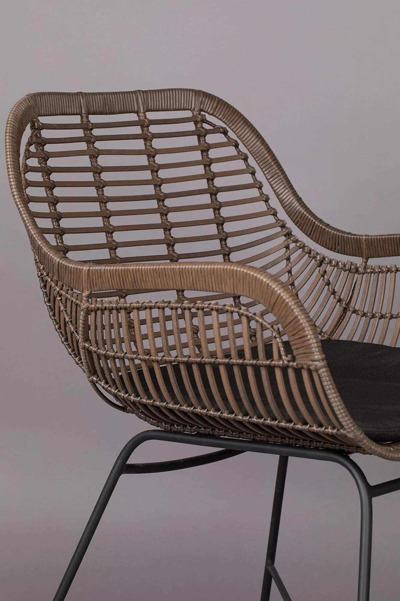 Cantik Outdoor-Armlehnstuhl: Dutchbone-Design für stilvolle Terrassen.