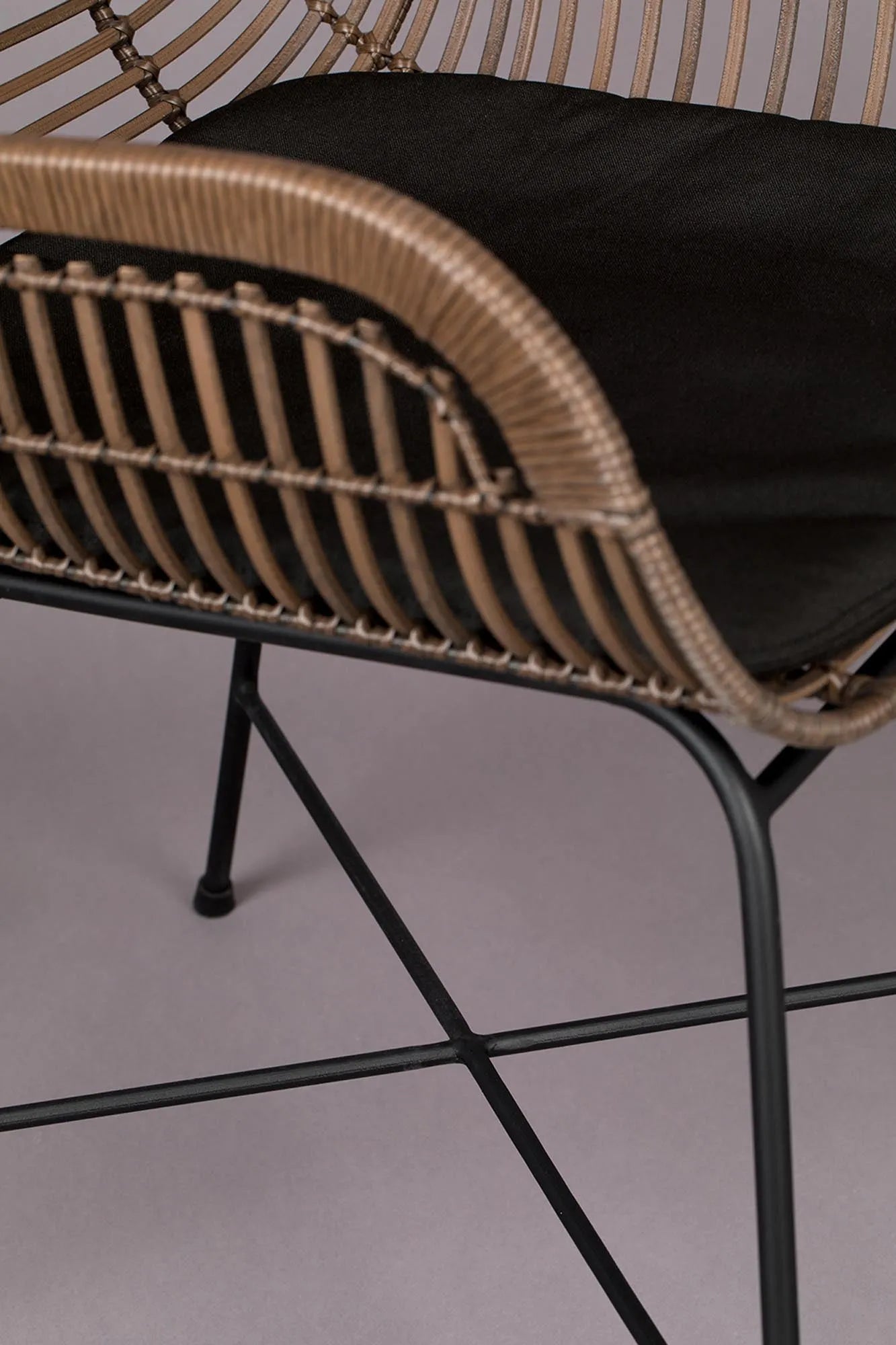 Cantik Outdoor-Stuhl: Dutchbone-Design für stilvolle Außenbereiche.