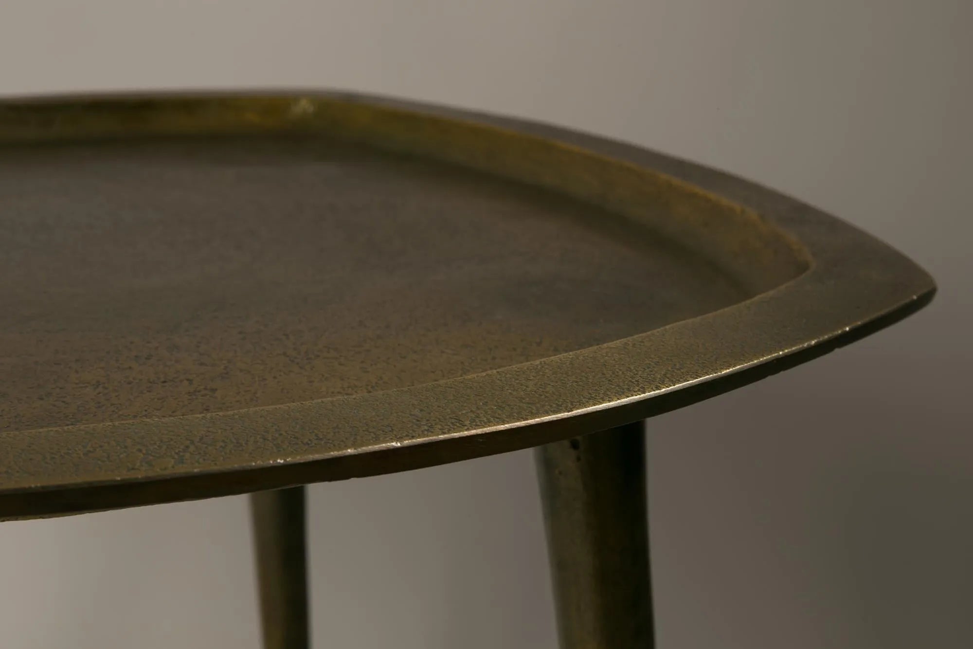 Eleganter Beistelltisch Abbas: Dutchbone-Design für Ihr Zuhause.