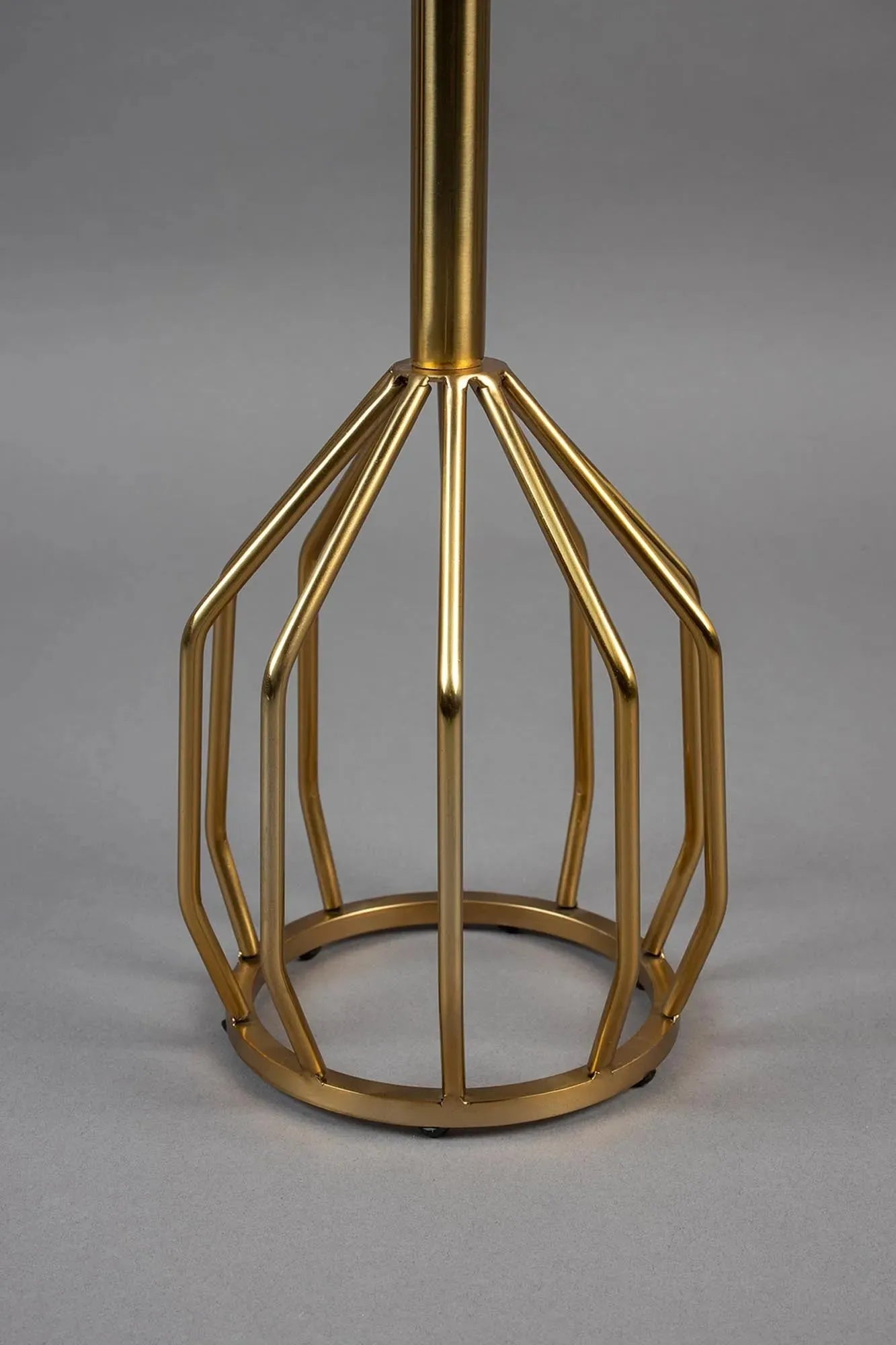 Moderner Dutchbone Salerno Tisch: Vielseitig und zeitlos elegant.