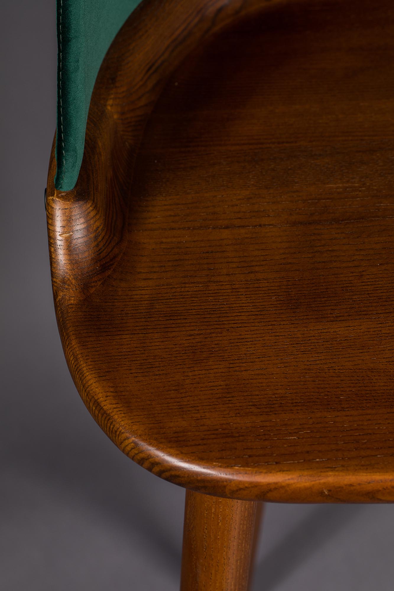 Eleganter Dutchbone Schreibtisch Finn – Perfekt für kreative Büros.