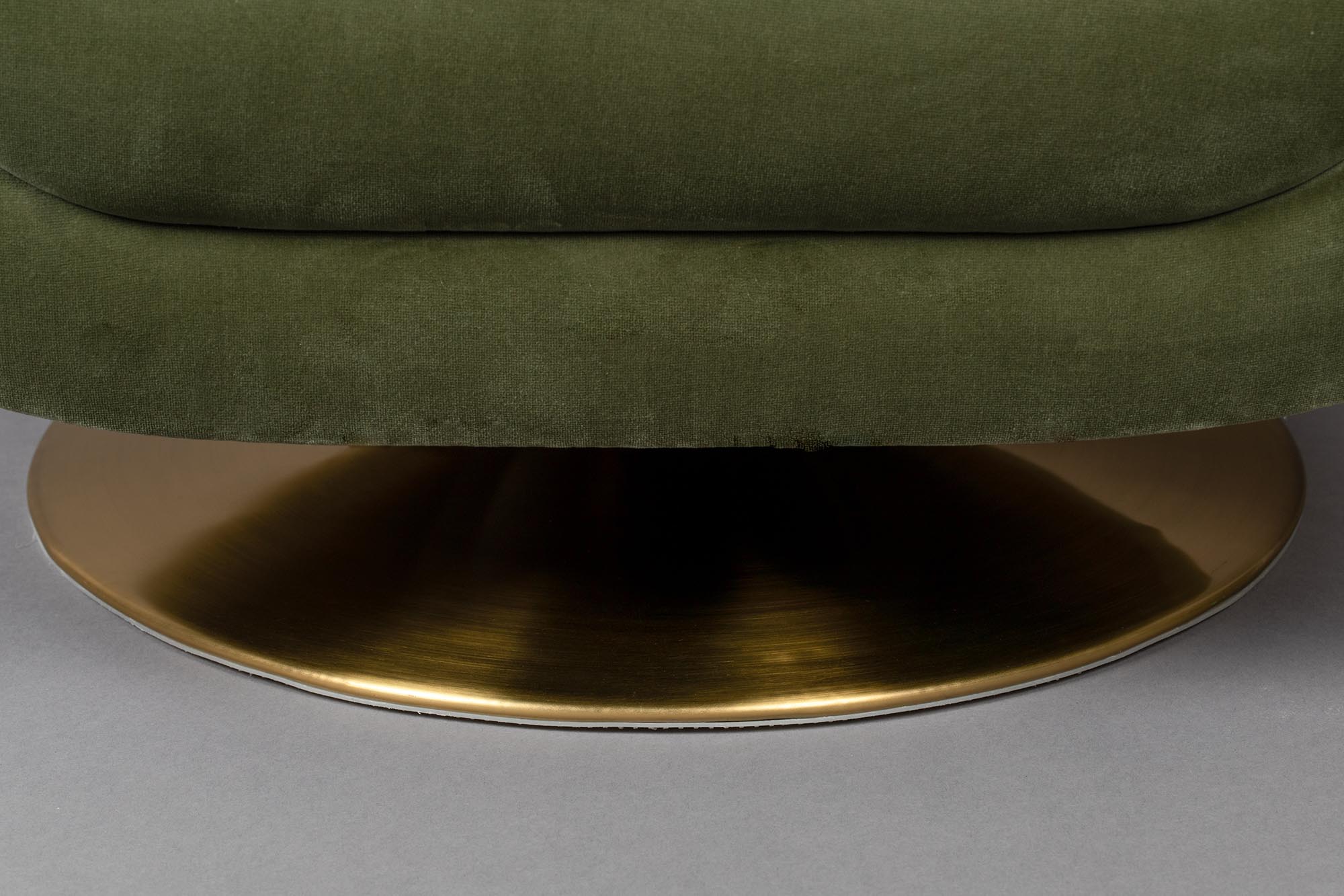 Genießen Sie den Loungesessel MEMBER von Dutchbone: elegantes Design, komfortable Polsterung und langlebige Eichenholzfüße für Ihr Zuhause.