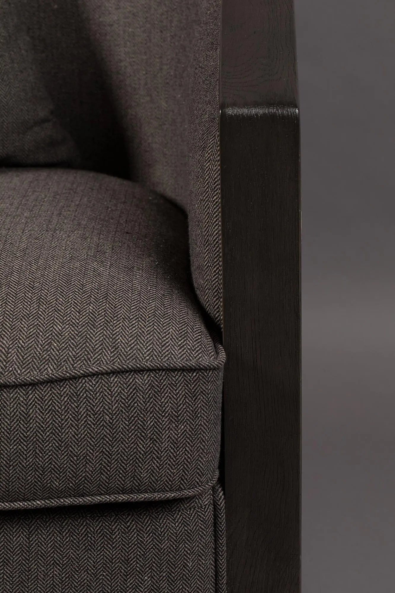 Dutchbone Amaron: Eleganter Komfort für Ihr stilvolles Zuhause.