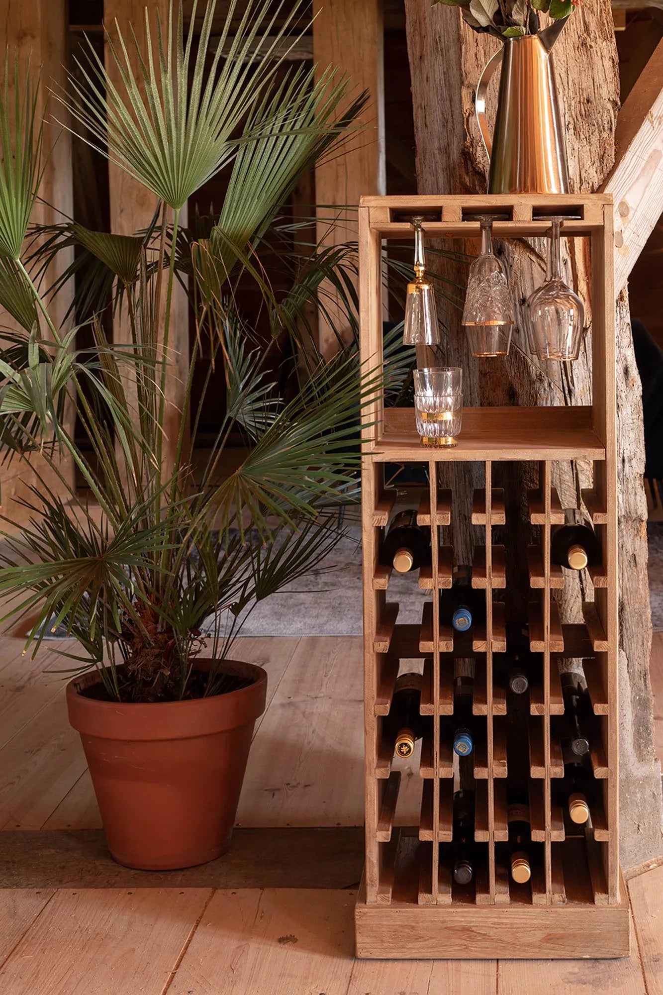 Dutchbone Cabinet Claude: Elegante Retro-Ästhetik für Ihr Zuhause.