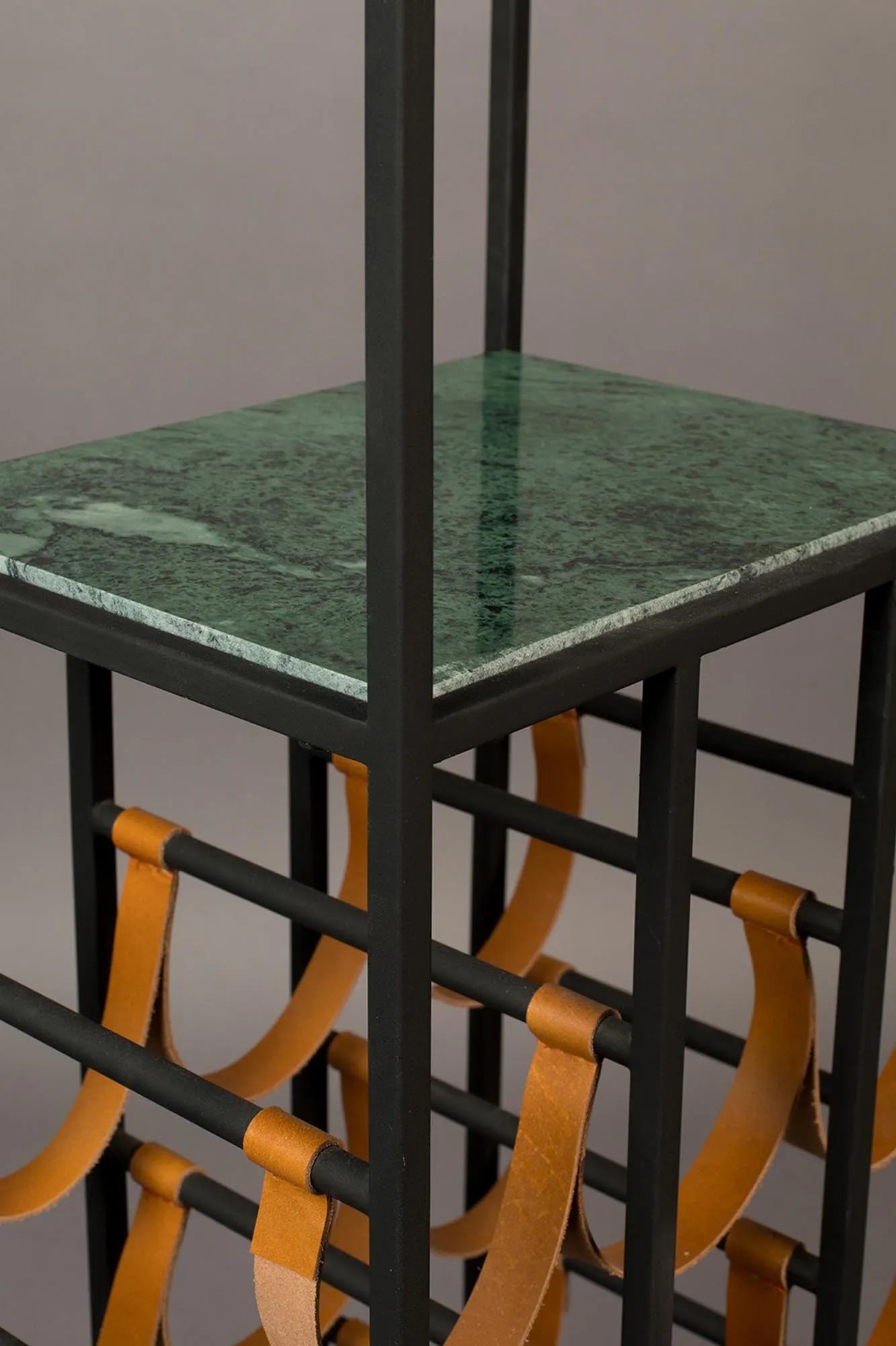 Dutchbone Cabinet Mil: Eleganz und Funktion für Ihr Zuhause.