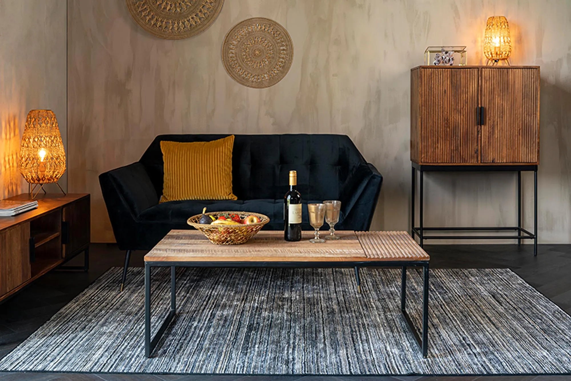 Dutchbone Cabinet Saroo: Zeitloses Design für stilvolle Räume.
