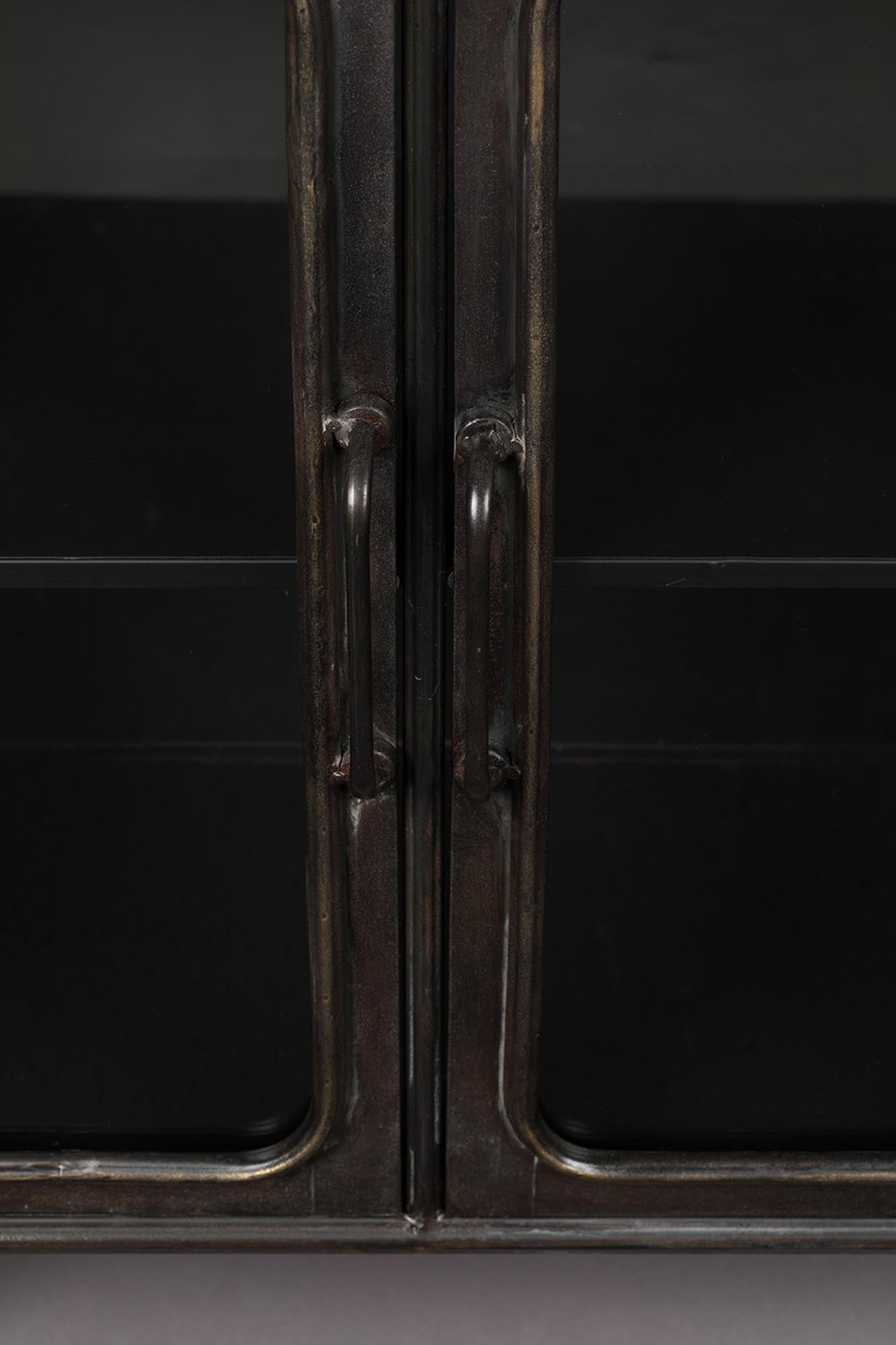Elegantes Dutchbone Denza Sideboard: Funktionalität trifft Design.