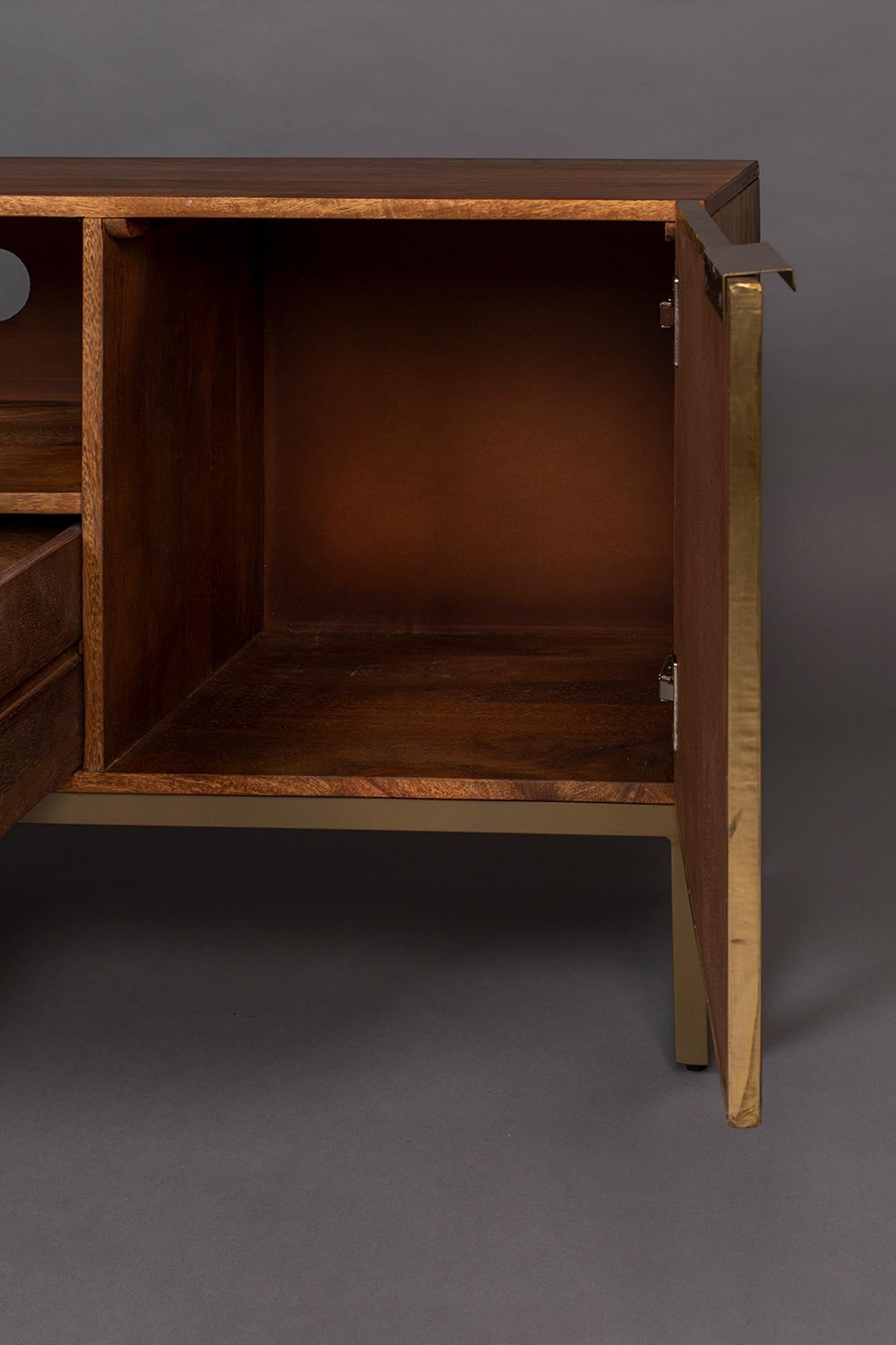 Sideboard Volan: Zeitloses Design trifft auf praktischen Stauraum.