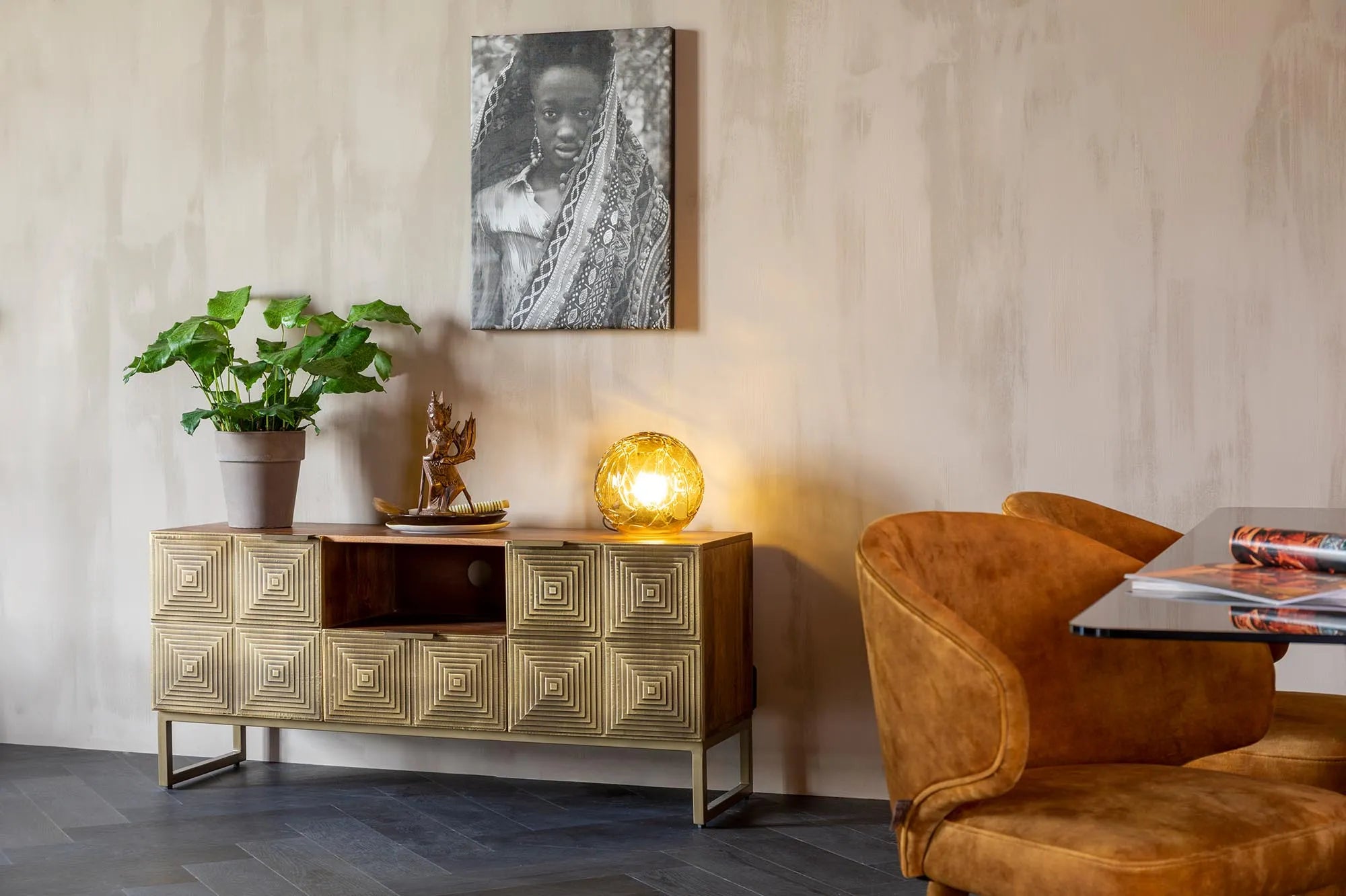 Dutchbone Volan Sideboard: Zeitloses Design mit praktischen Details.
