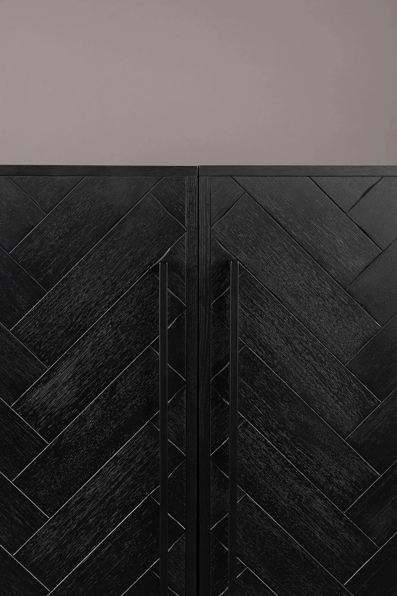 Dutchbone Cabinet Class: Stilvoller Stauraum im zeitlosen Design.