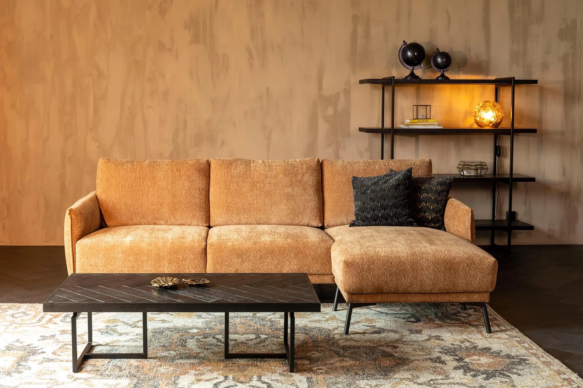 Dutchbone Regal Class: Stilvolles Design für Ihr modernes Zuhause.
