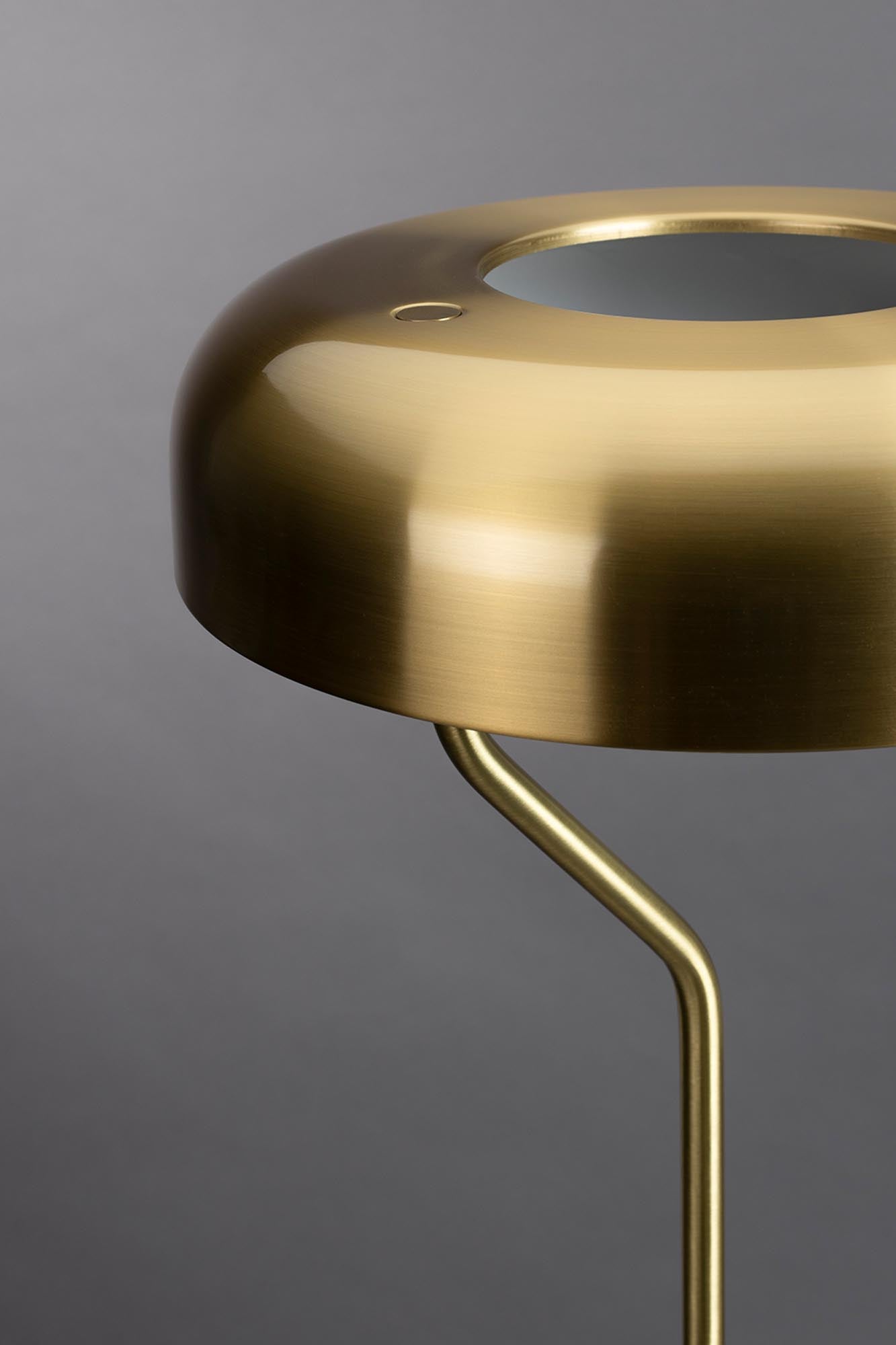 Dutchbone Eclipse: Stilvolle Stehleuchte für modernes Wohndesign.