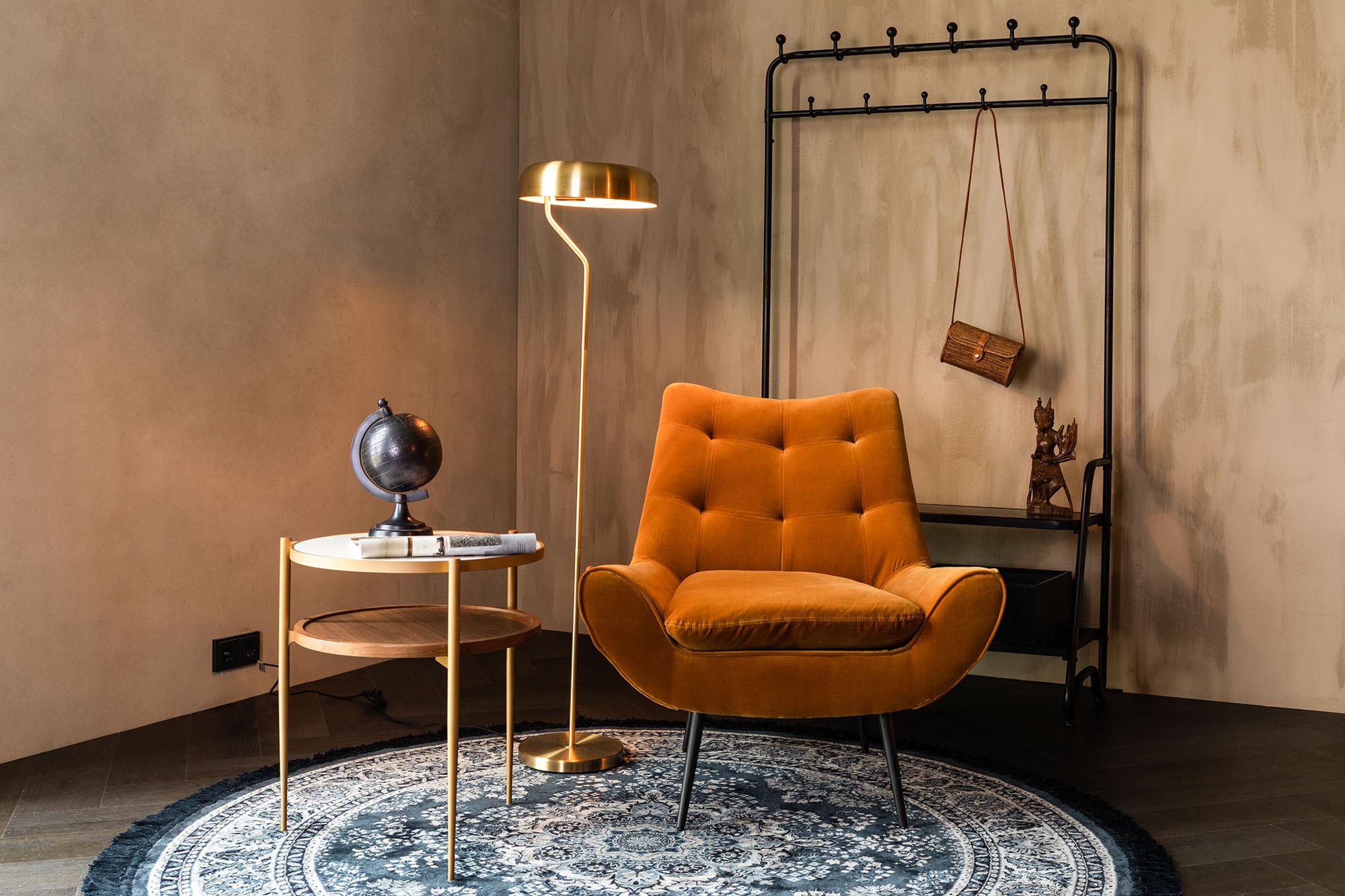 Eclipse standing lamp
