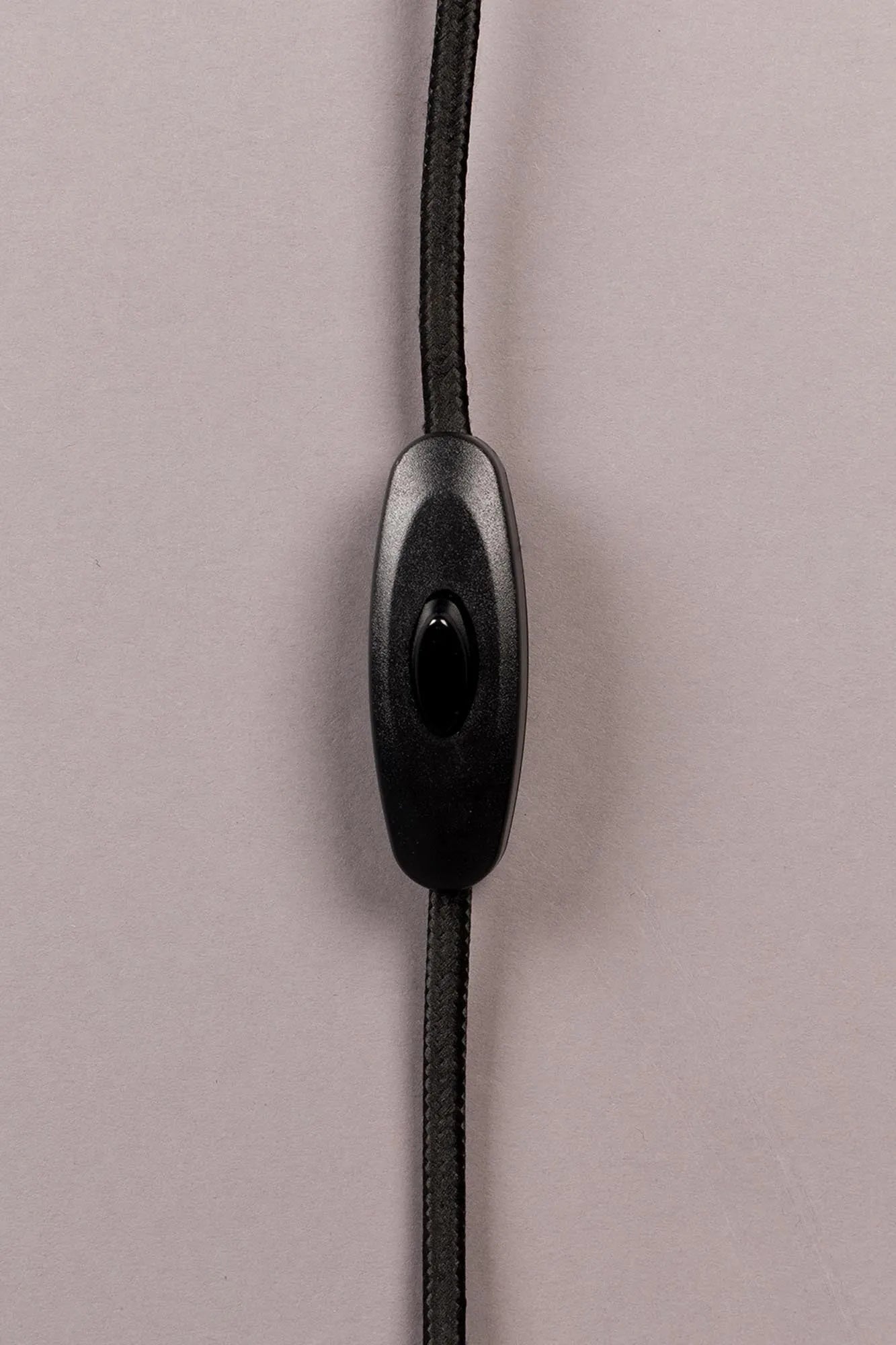 Moderne Dutchbone Bulan Wandleuchte für zeitlose Eleganz.