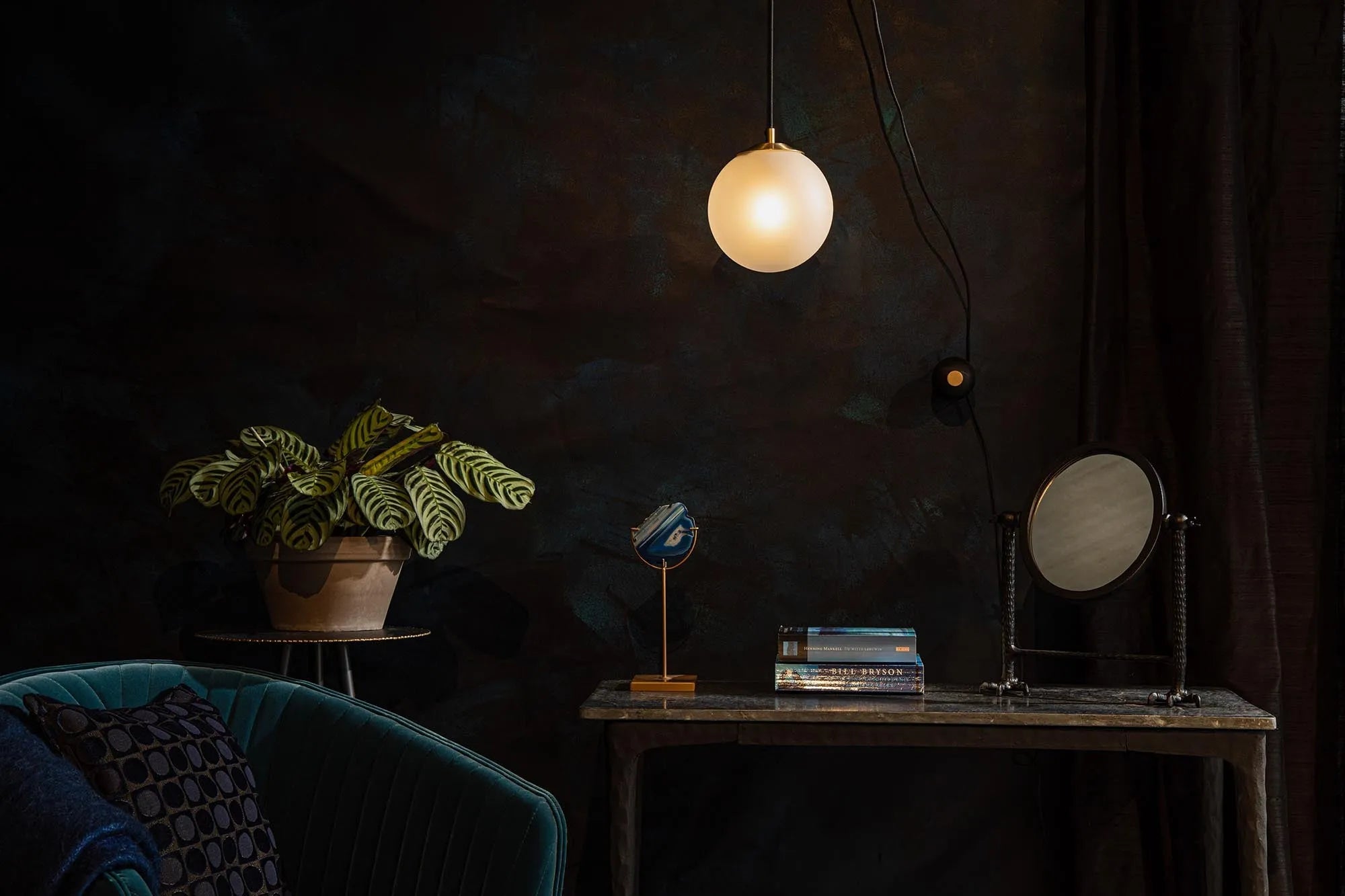 Elegante Dutchbone Bulan Wandleuchte für stilvolle Raumbeleuchtung.