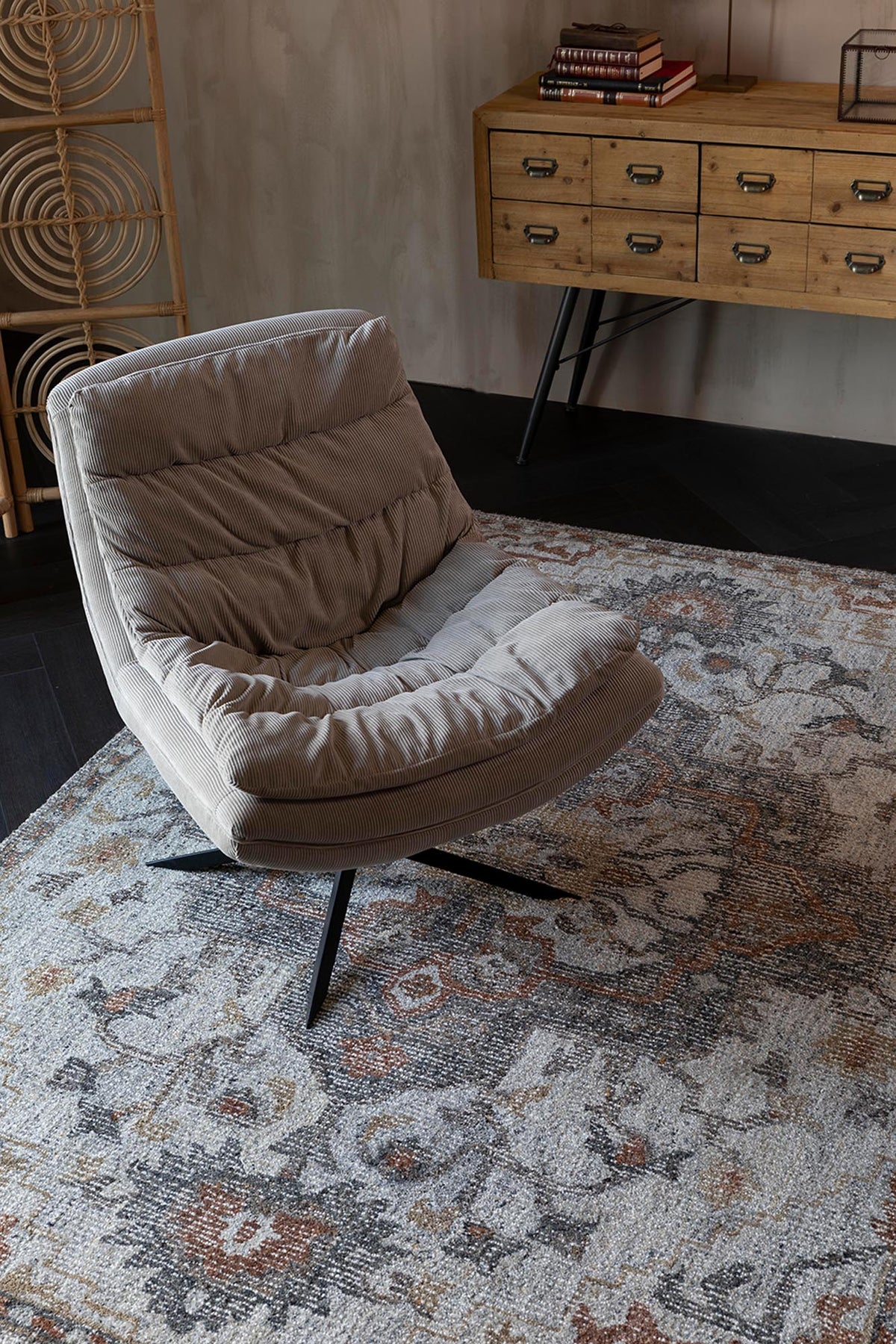 Teppich Amori in Grau präsentiert im Onlineshop von KAQTU Design AG. Teppich ist von Dutchbone